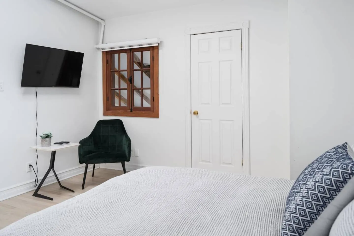 Bed in Le Nomade MTL