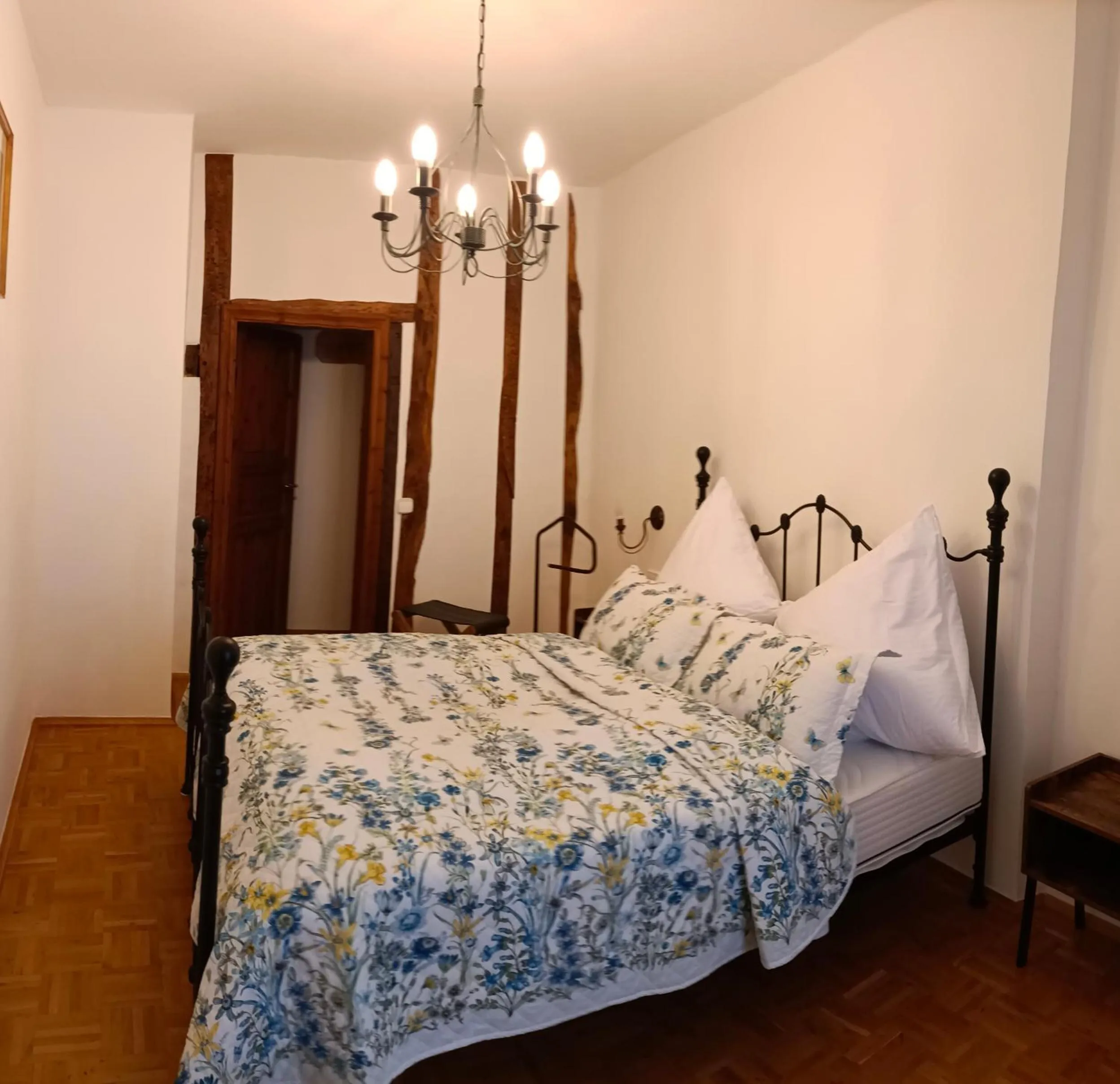 Bedroom, Bed in Historischer Winzerverein Boutique B&B