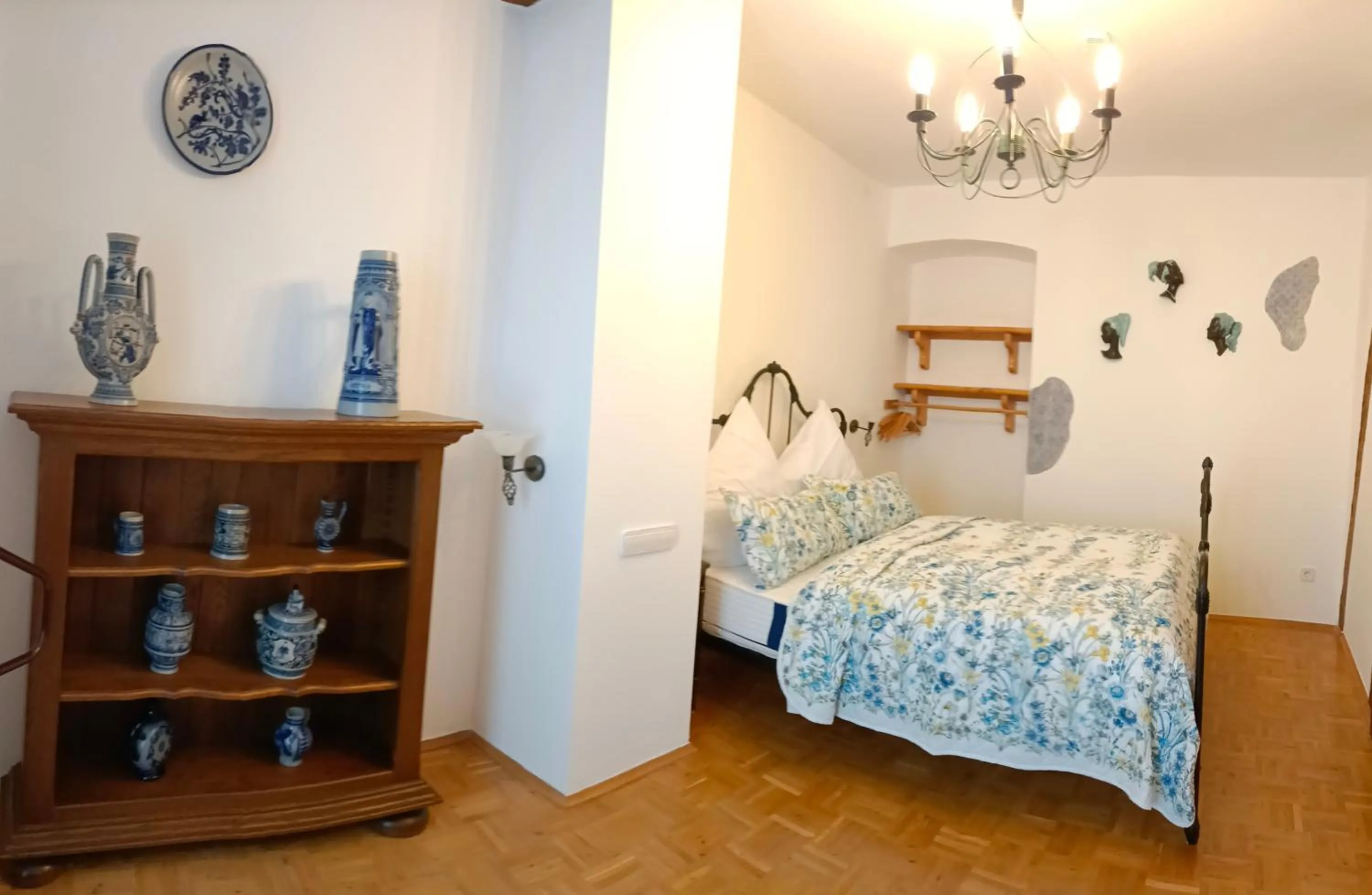 Bedroom, Bed in Historischer Winzerverein Boutique B&B