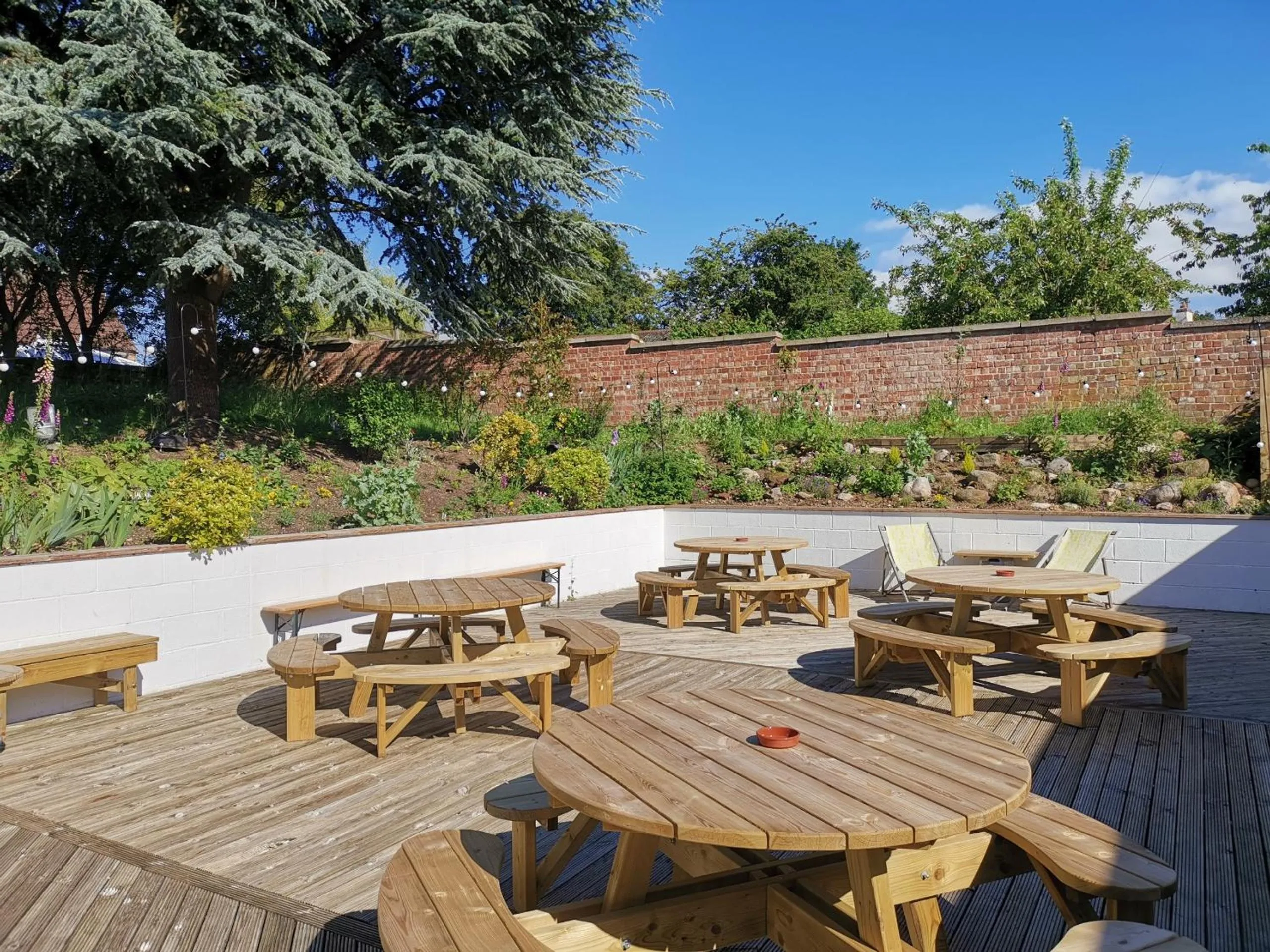 Garden in Exelby Green Dragon