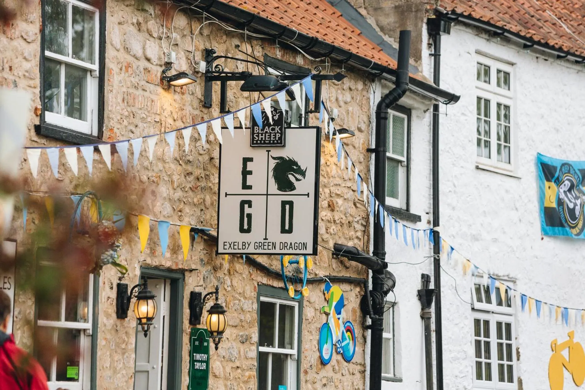 Property building in Exelby Green Dragon