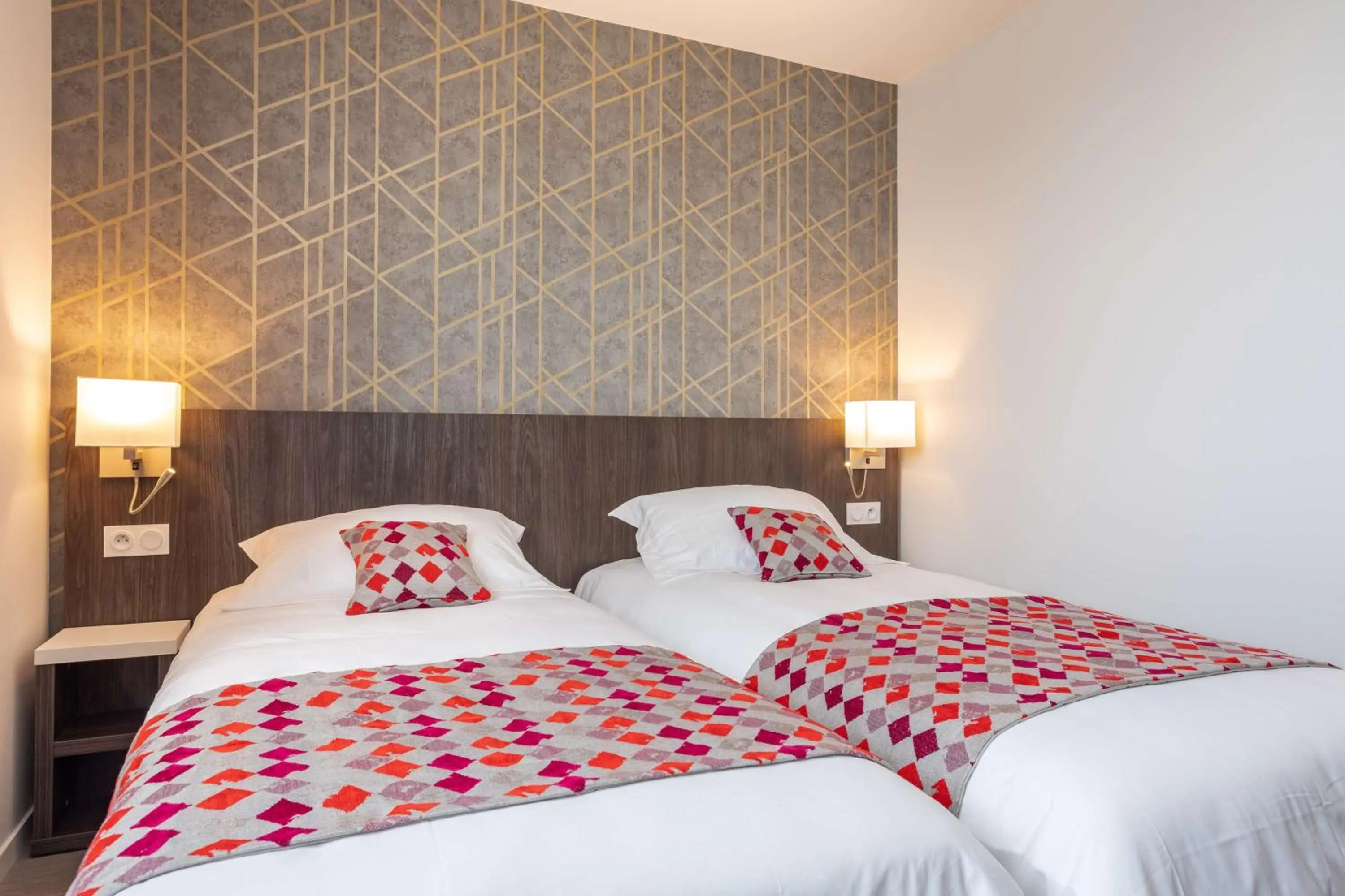 Bedroom, Bed in Brit Hotel Ploermel - Hotel de l'Hippodrome