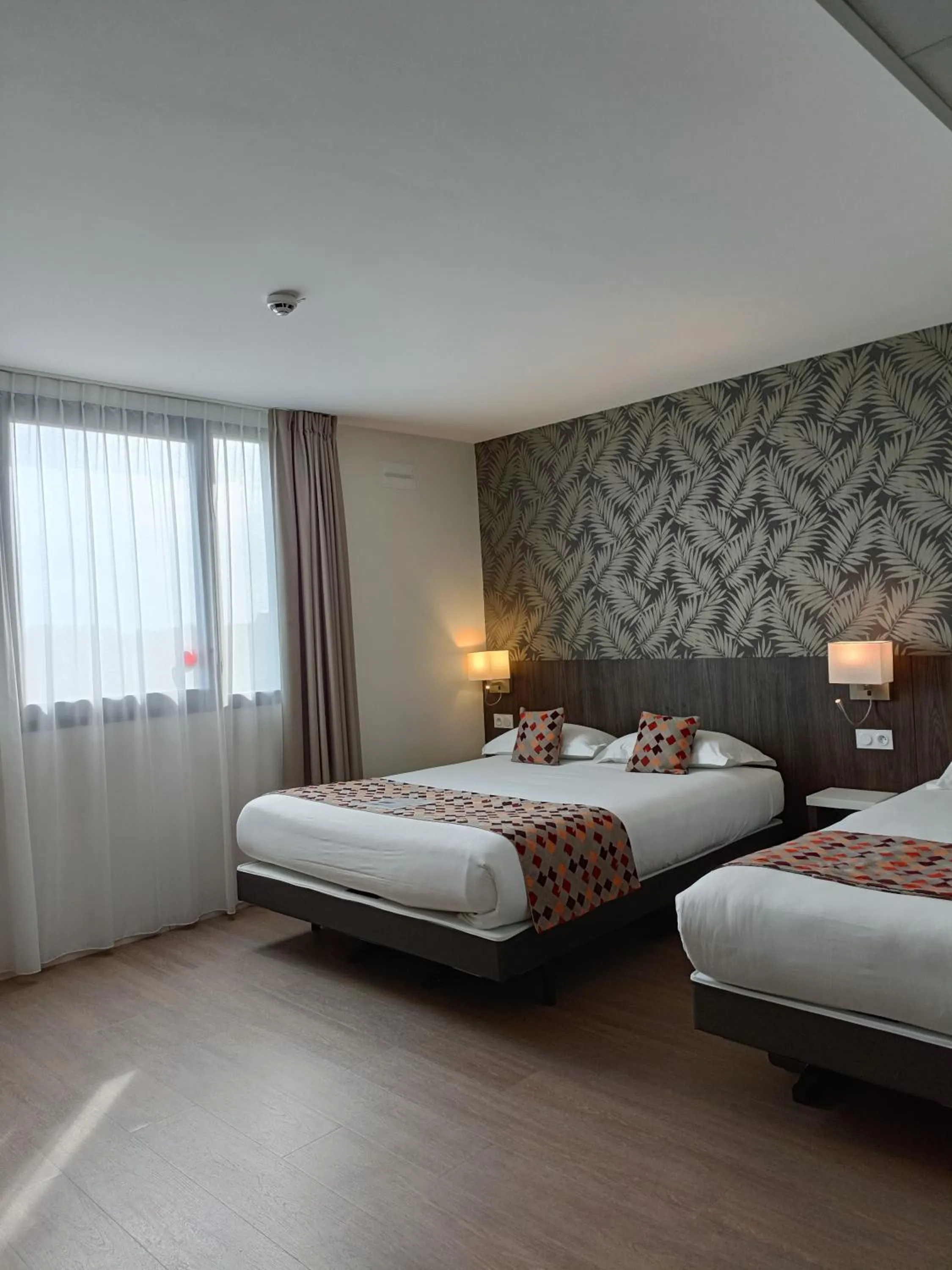 Photo of the whole room, Bed in Brit Hotel Ploermel - Hotel de l'Hippodrome