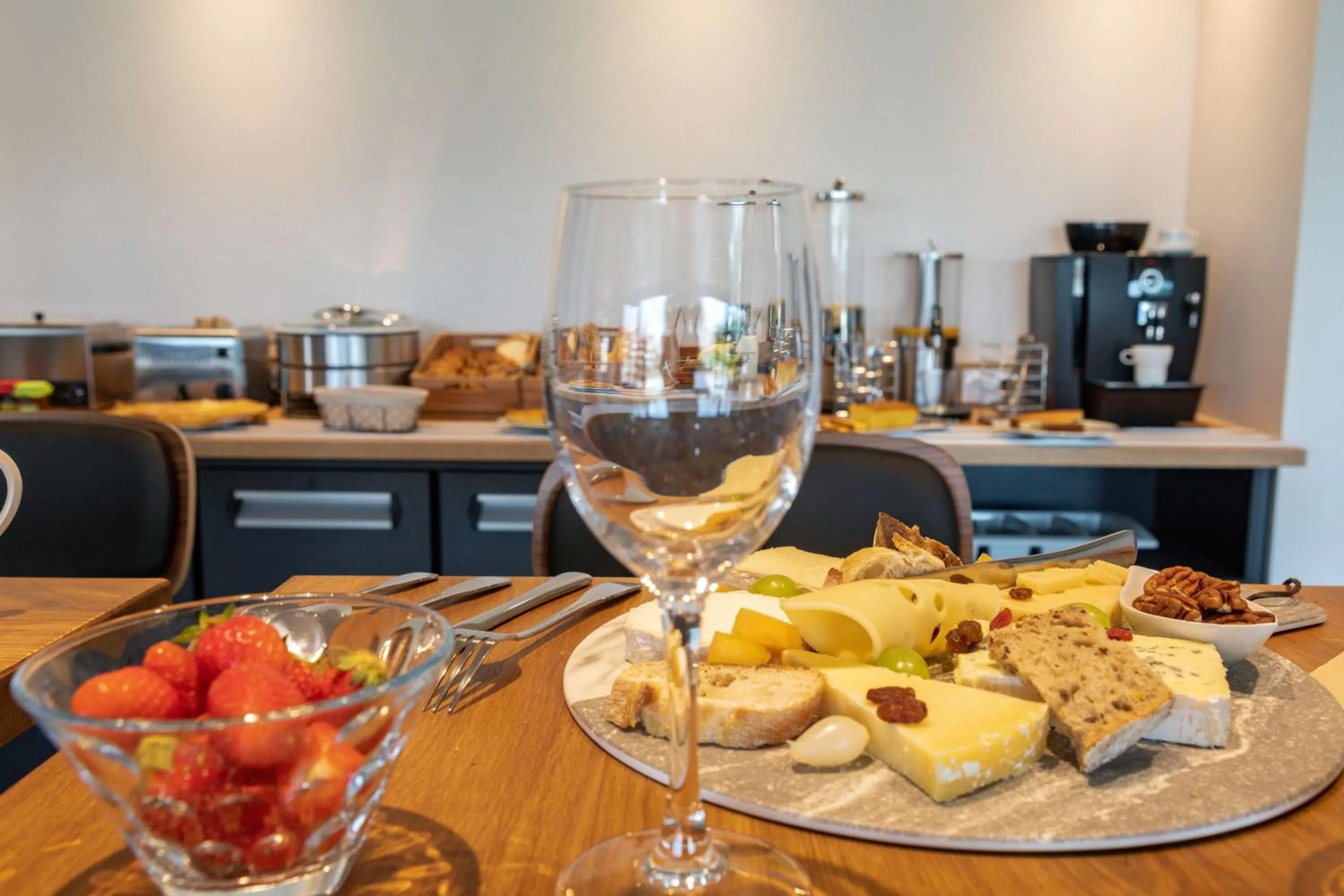 Food and drinks in Brit Hotel Ploermel - Hotel de l'Hippodrome