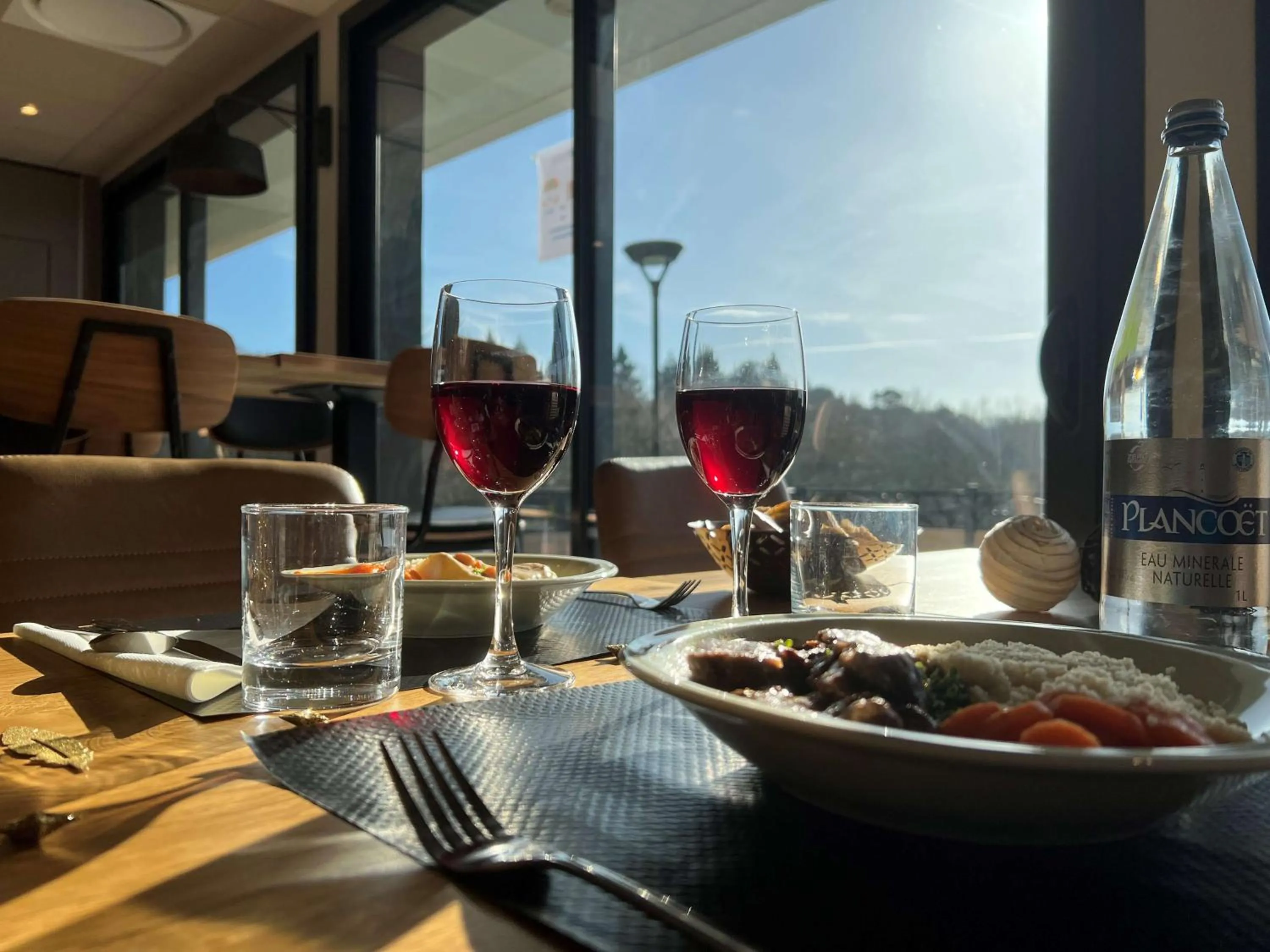 Food and drinks in Brit Hotel Ploermel - Hotel de l'Hippodrome