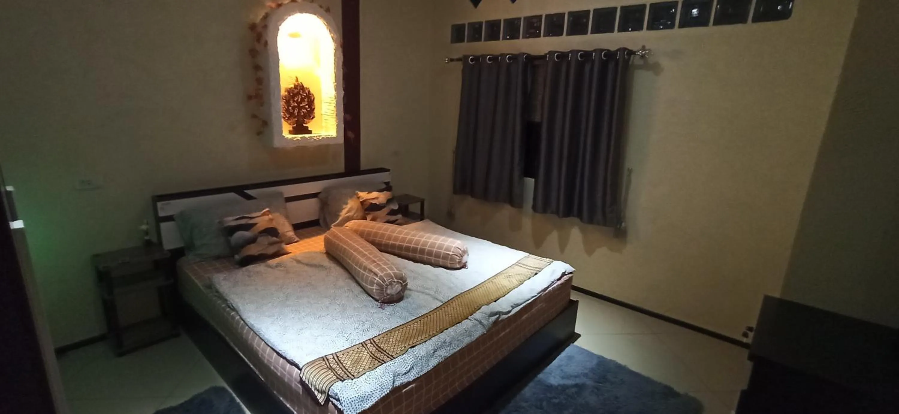 Bed in Touch the Wind