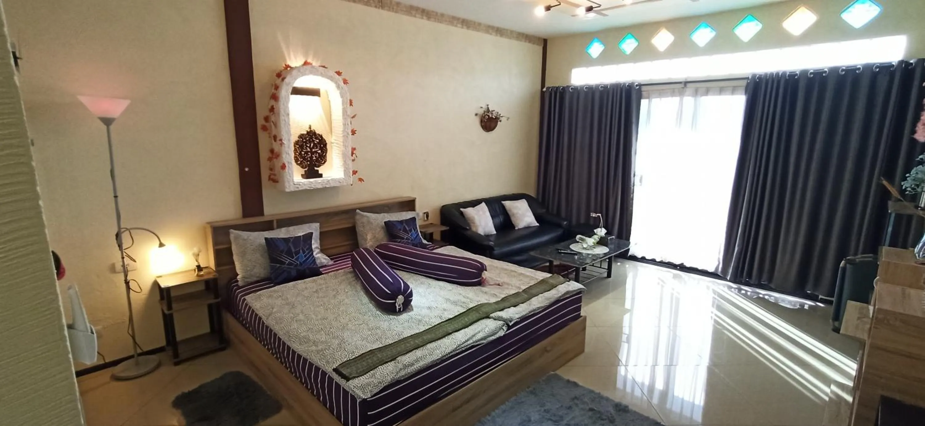 Living room, Bed in Touch the Wind