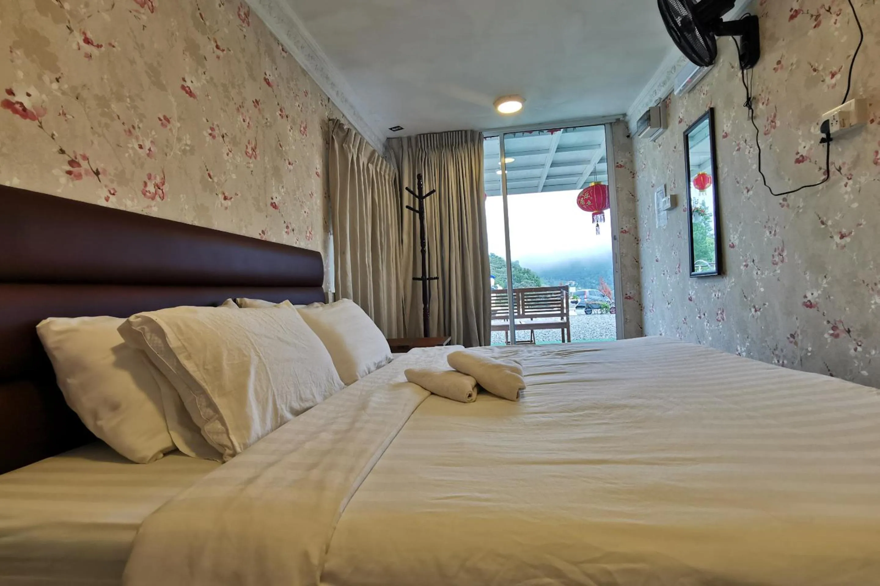 Bedroom, Bed in Hotel O Mount Hill Villa Kundasang