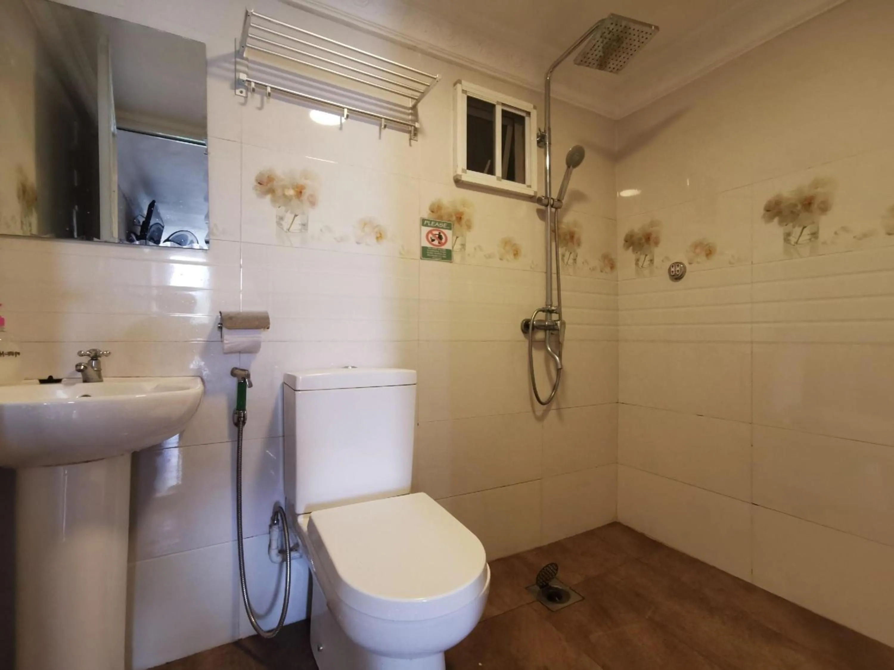 Bathroom in Hotel O Mount Hill Villa Kundasang