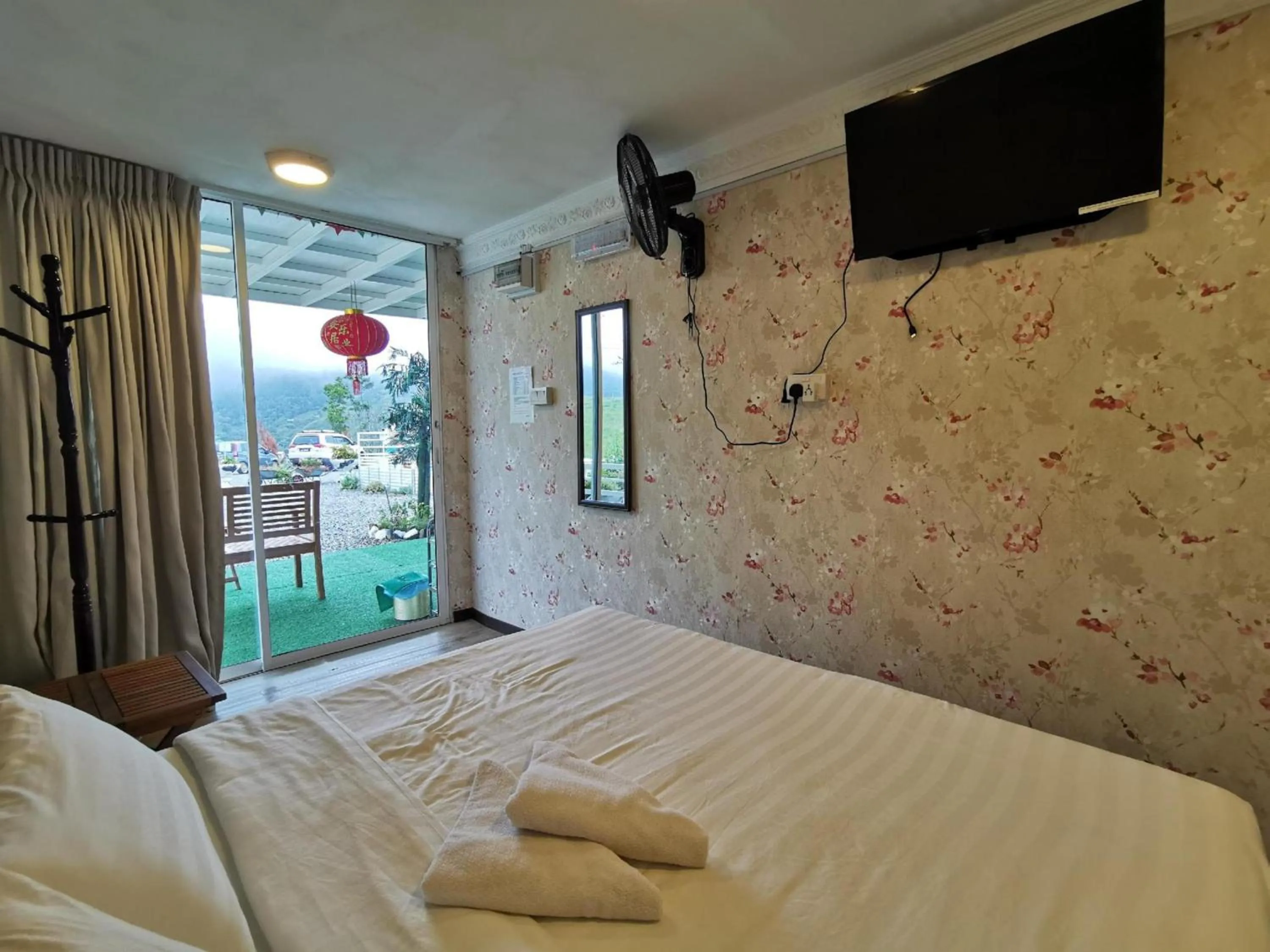Bedroom, Bed in Hotel O Mount Hill Villa Kundasang