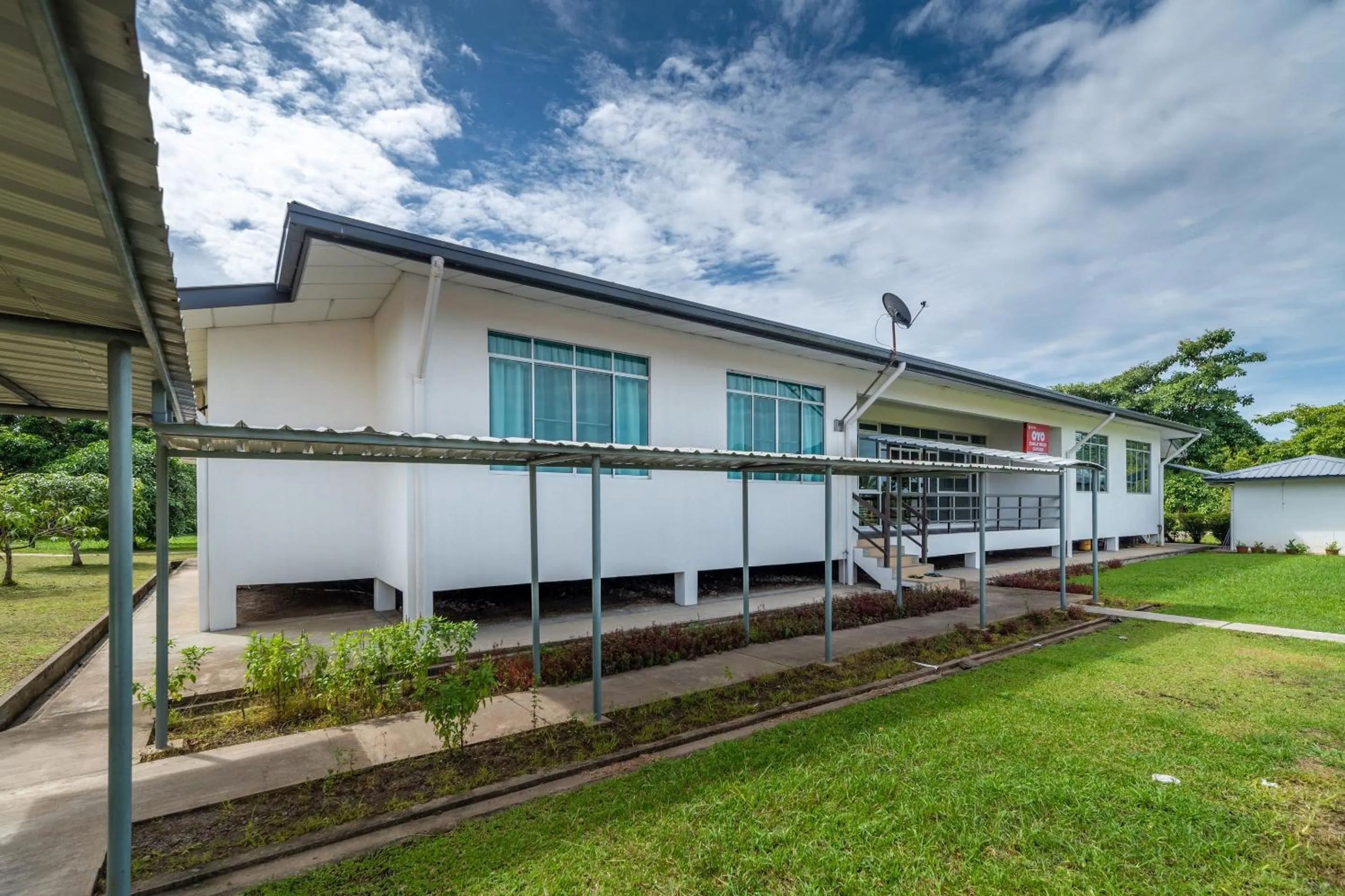 Facade/entrance in Hotel O Eagle Wood Garden