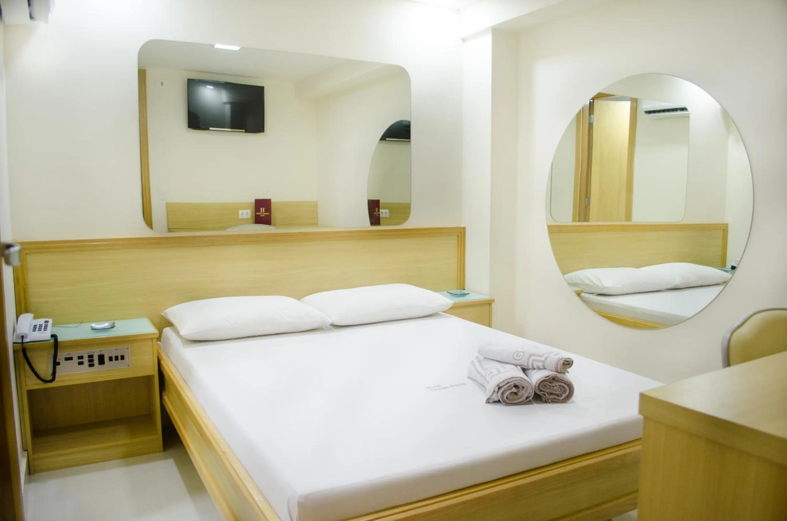 Bedroom, Bed in Hotel Gomes Freire (Adult Only)