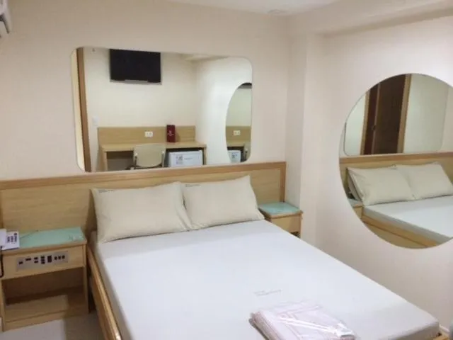 Bedroom, Bed in Hotel Gomes Freire (Adult Only)