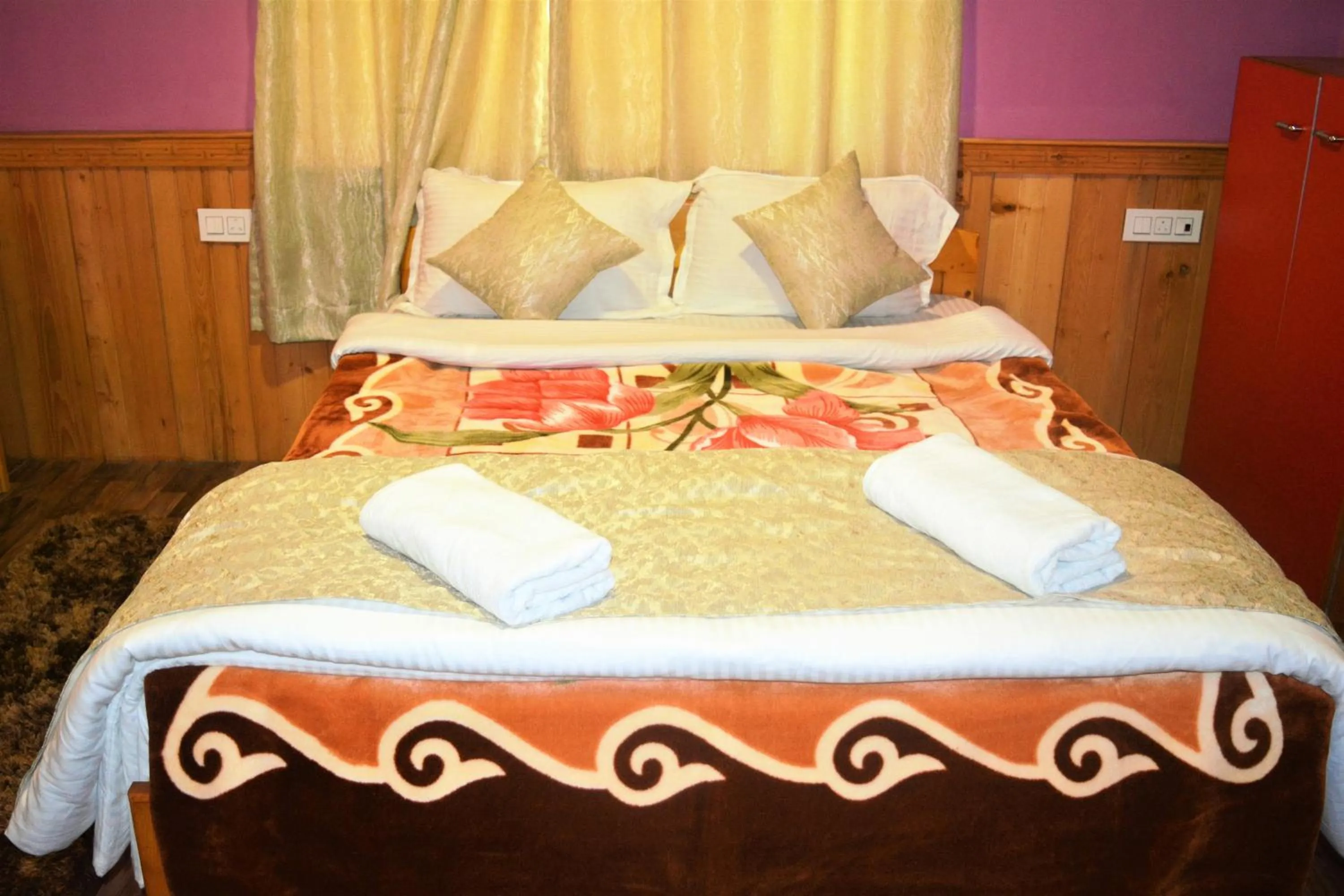 Bed in Rufina Lachung de'CROWN