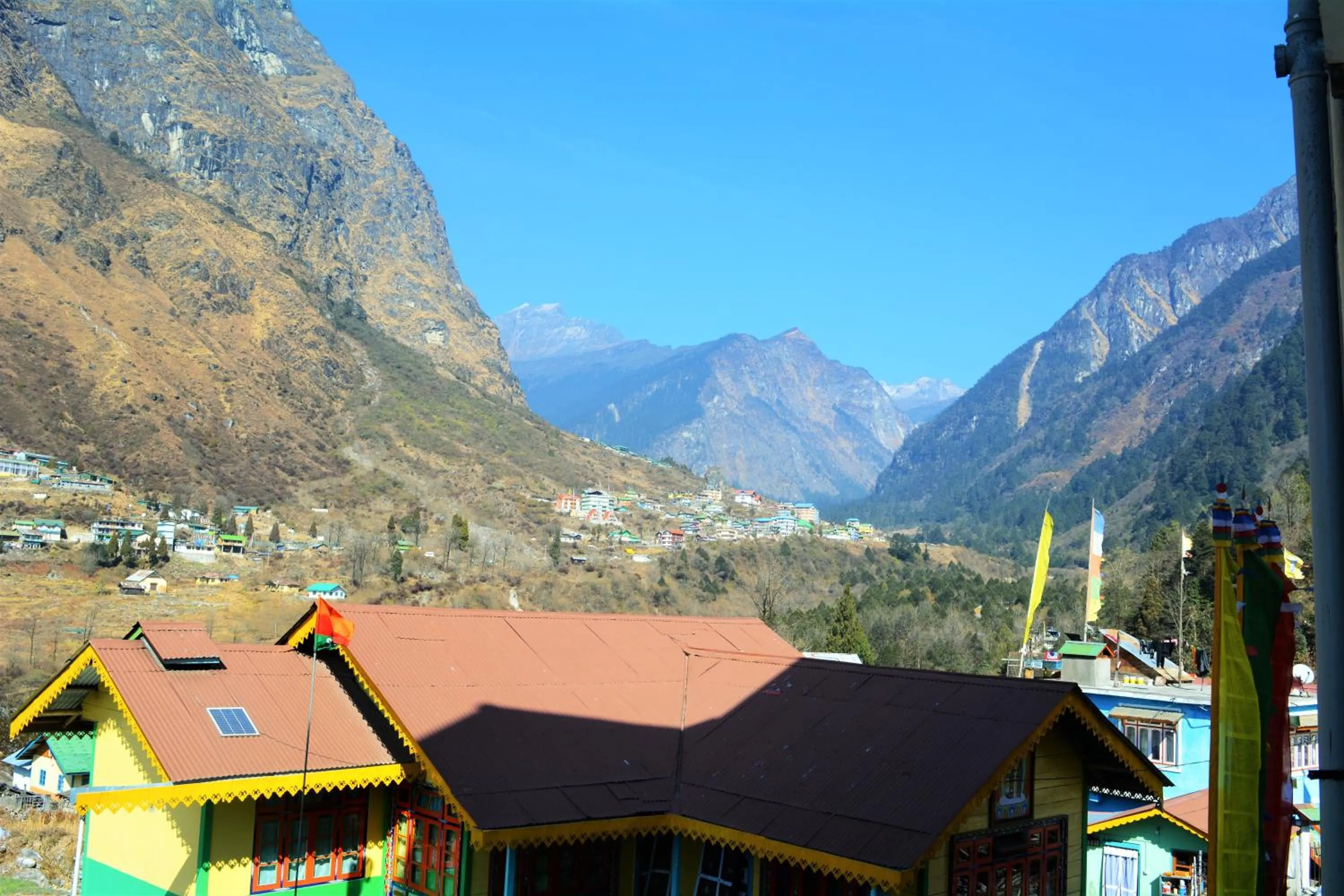 Mountain view in Rufina Lachung de'CROWN