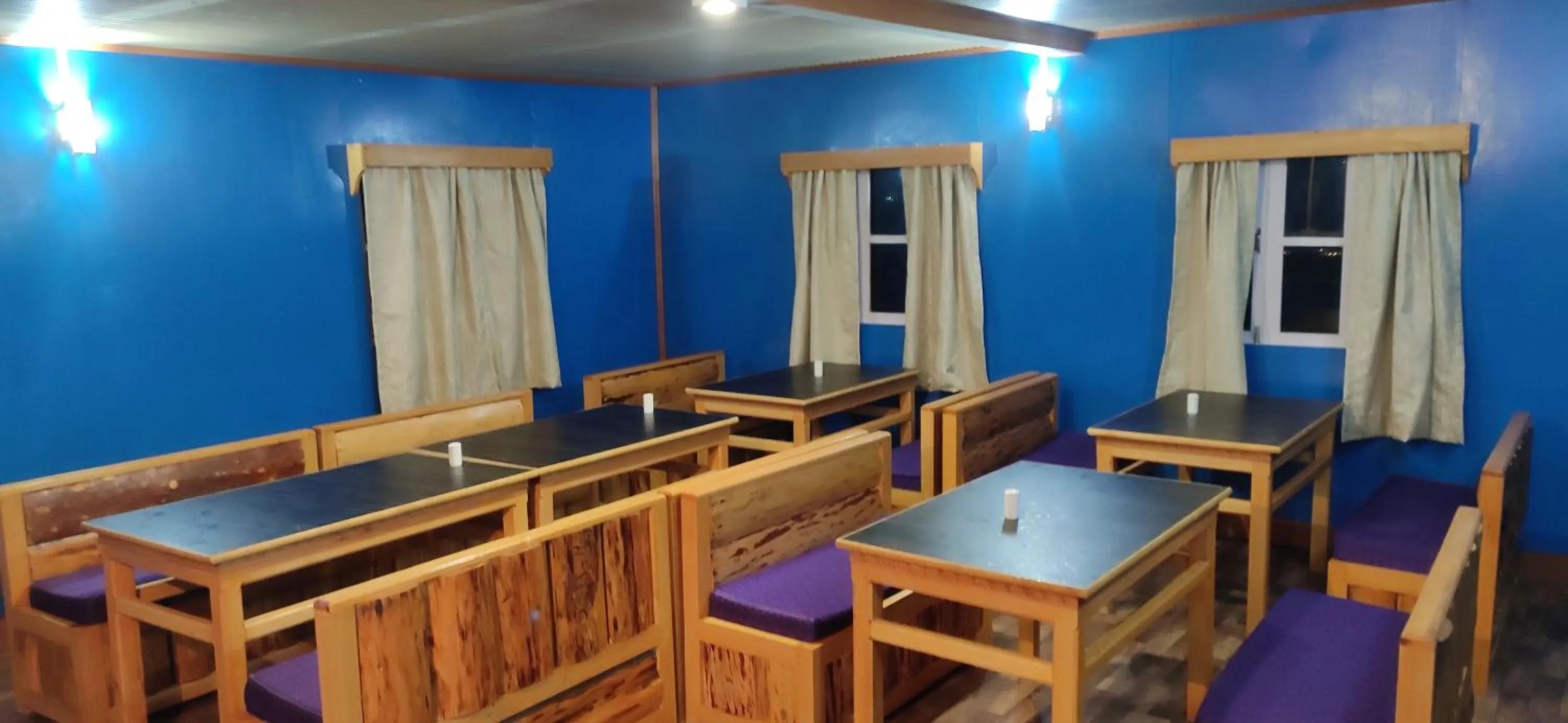 Restaurant/places to eat in Rufina Lachung de'CROWN