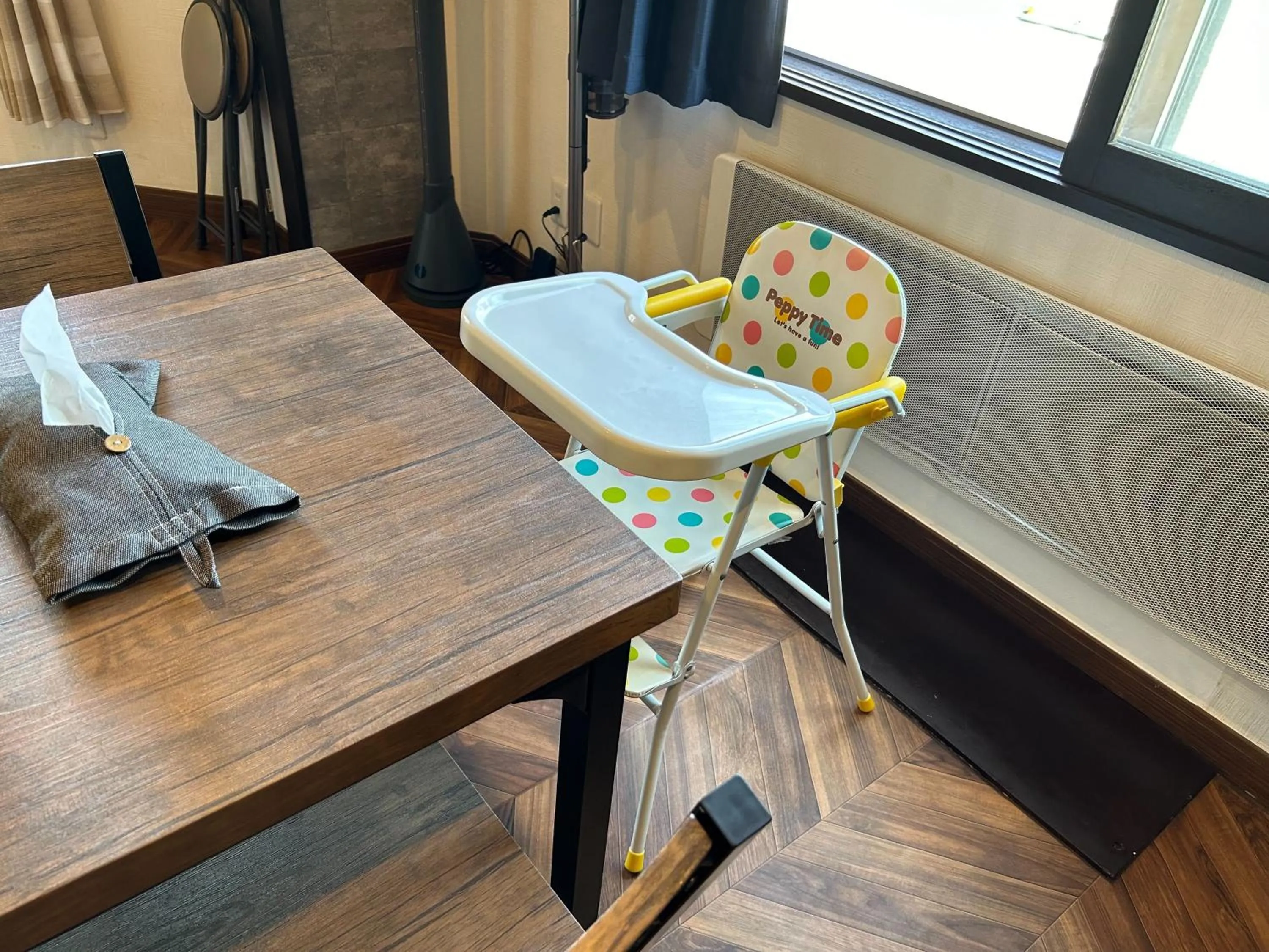 Dining area in Economy Hotel Upashi