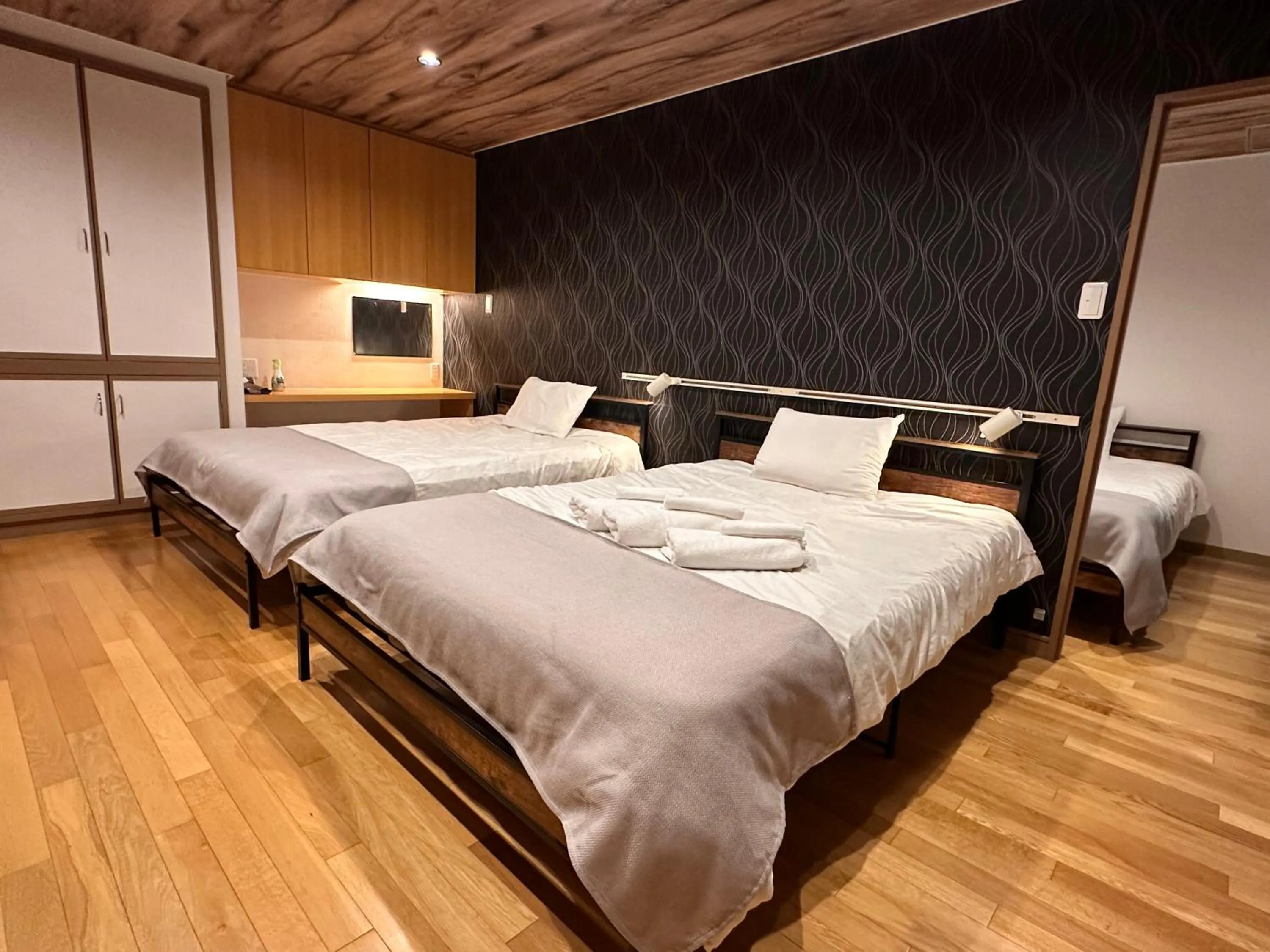 Bed in Economy Hotel Upashi