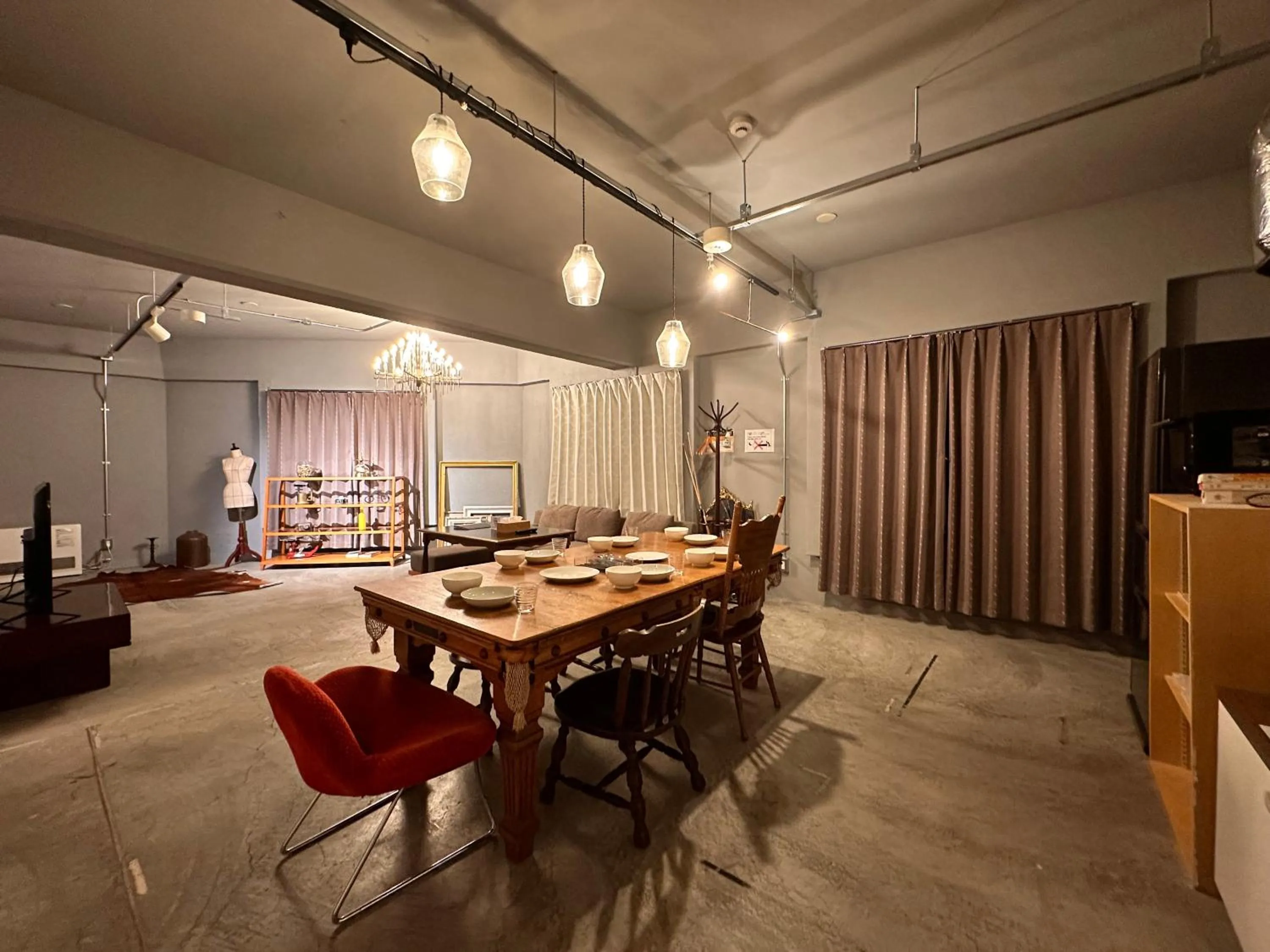 Dining area in Economy Hotel Upashi