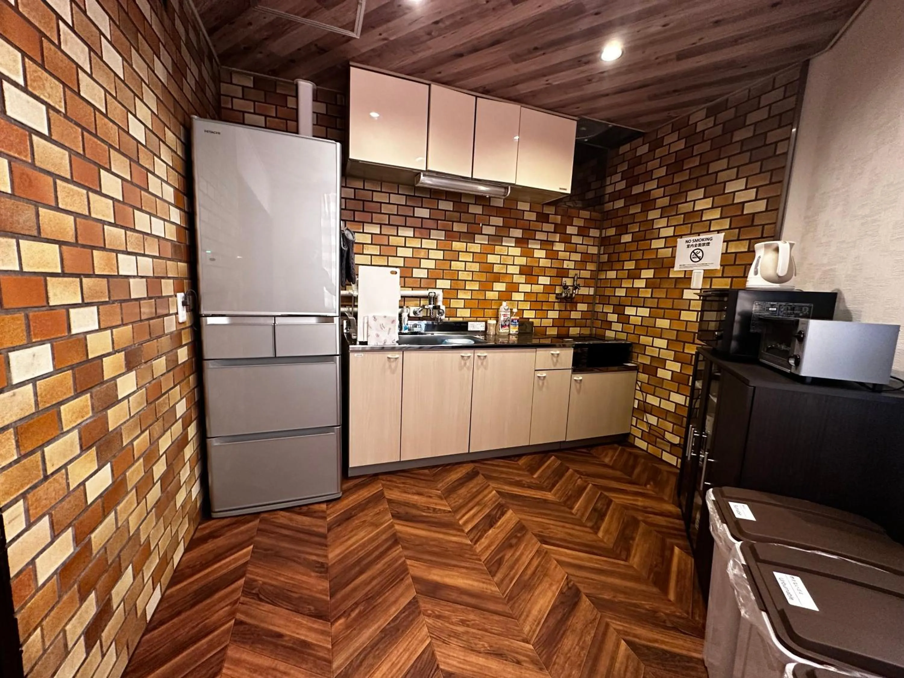 kitchen in Economy Hotel Upashi