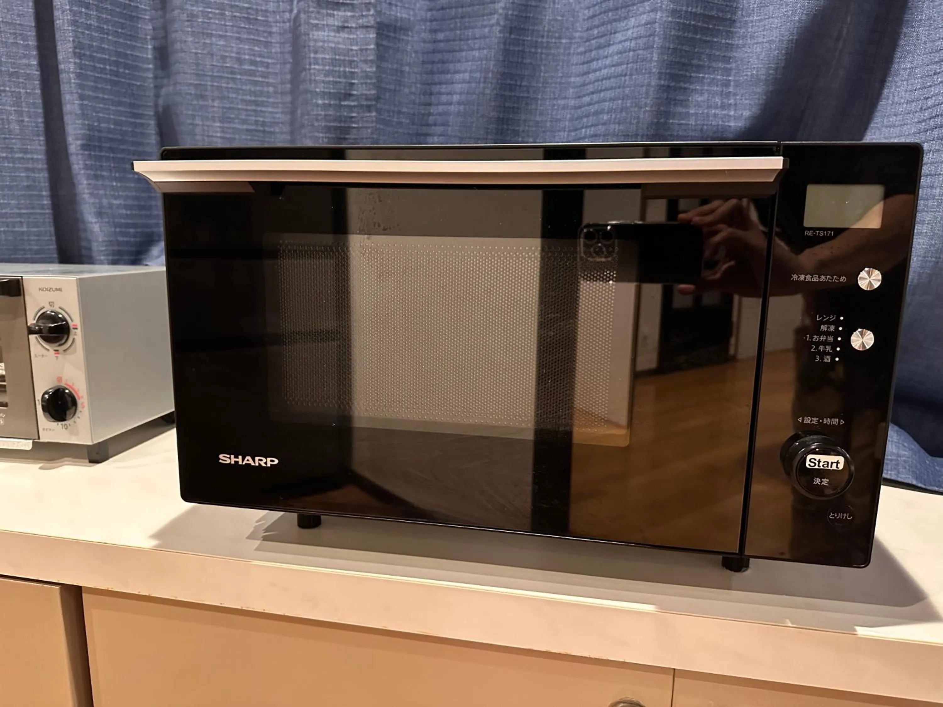 microwave in Economy Hotel Upashi