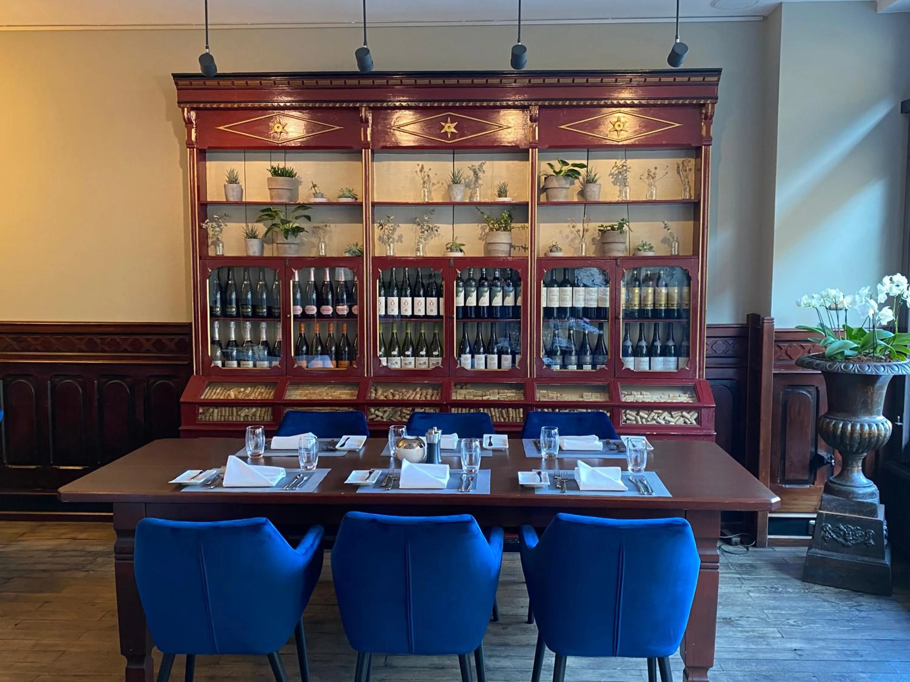 Restaurant/places to eat in Steigenberger Graf Zeppelin