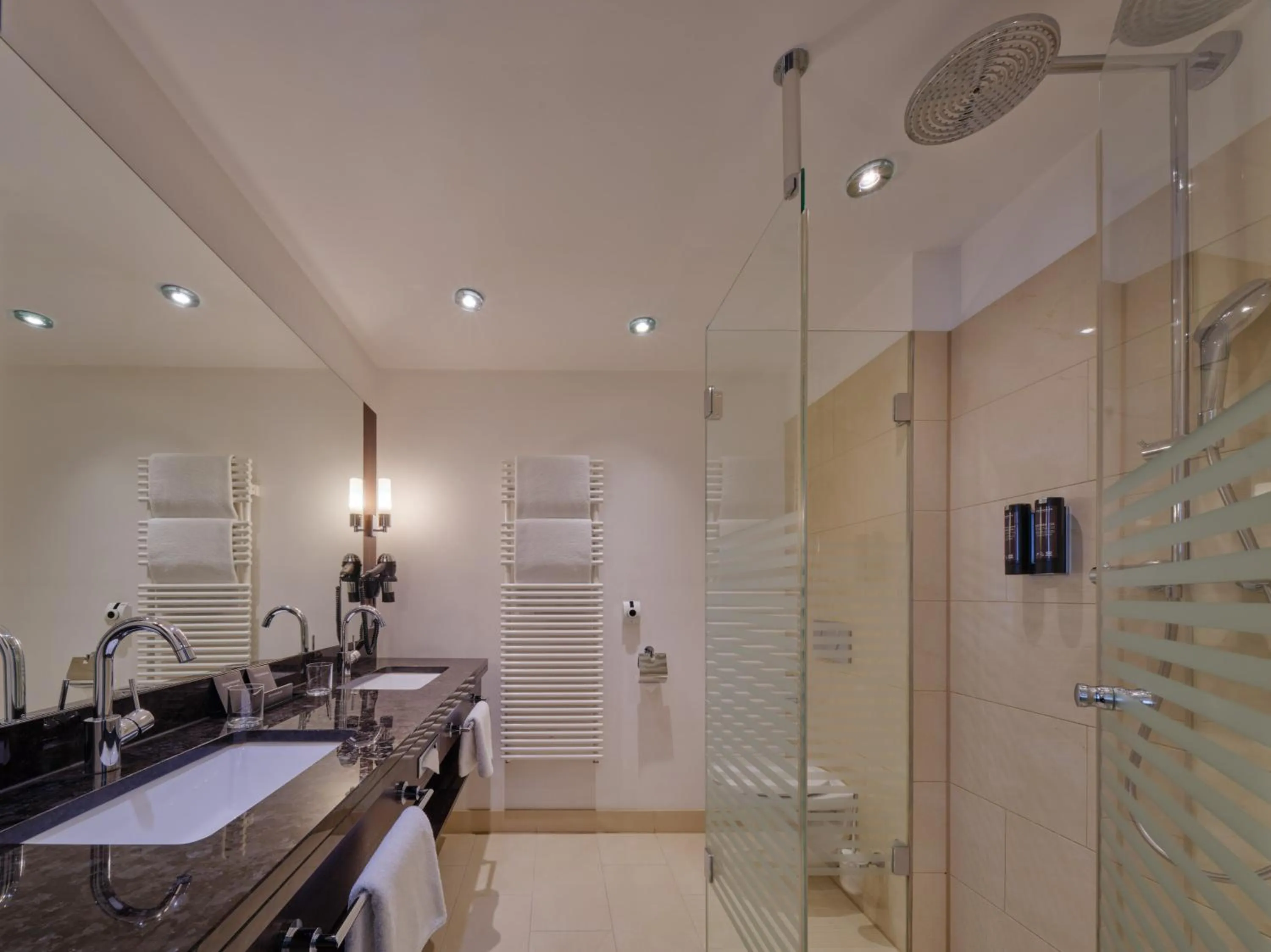 Bathroom in Steigenberger Graf Zeppelin