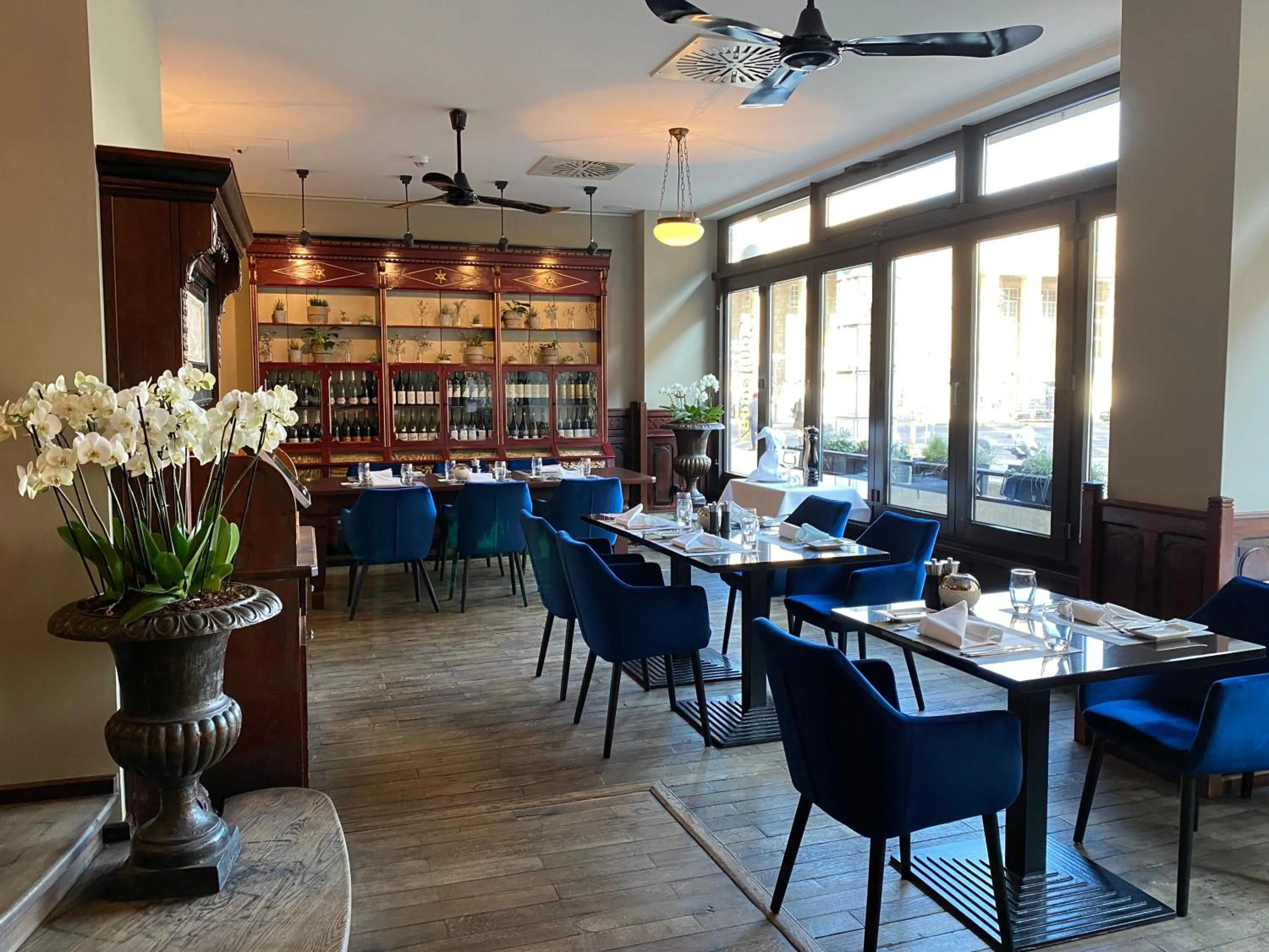 Restaurant/places to eat in Steigenberger Graf Zeppelin