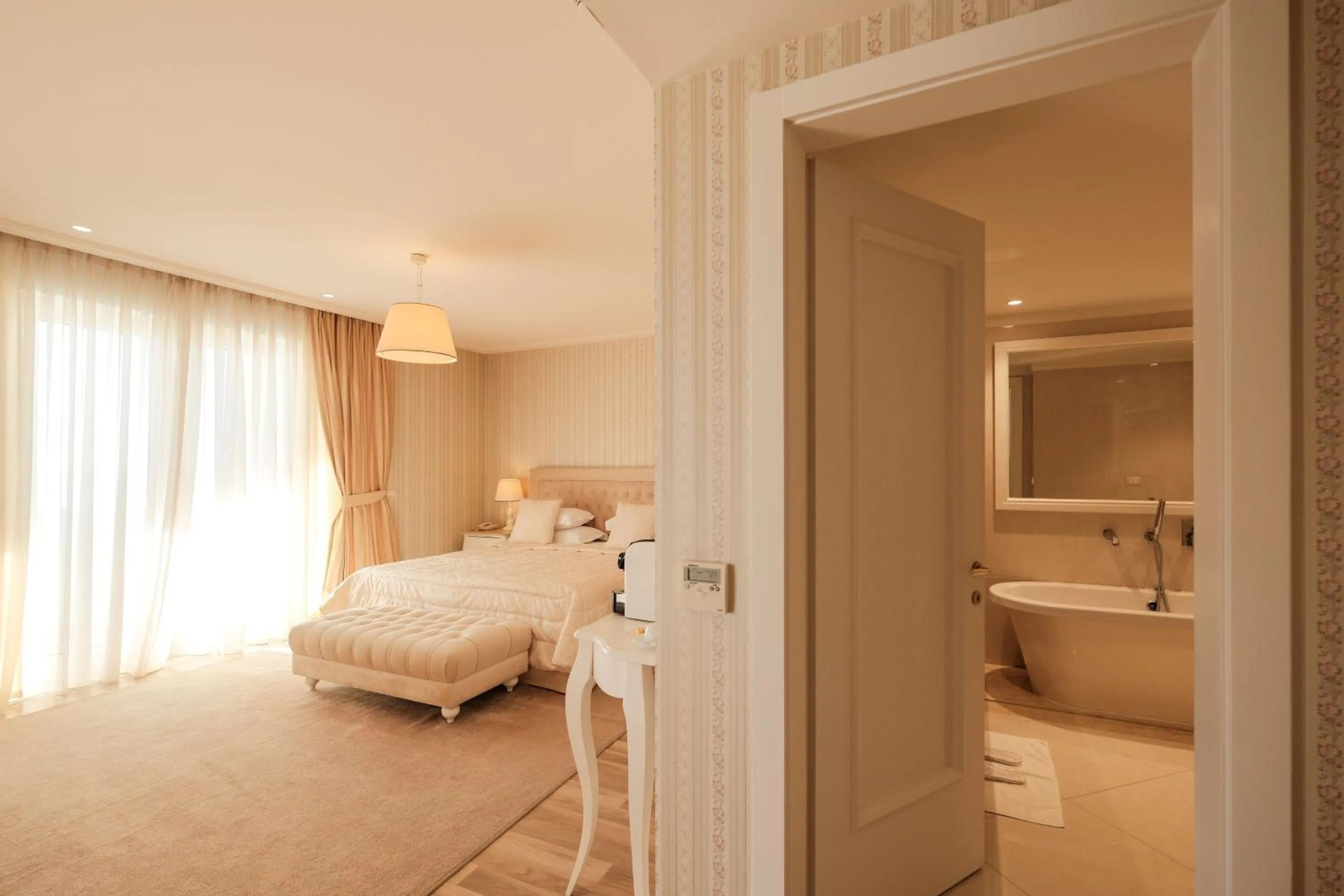 Bathroom, Bed in Palace Hotel & SPA