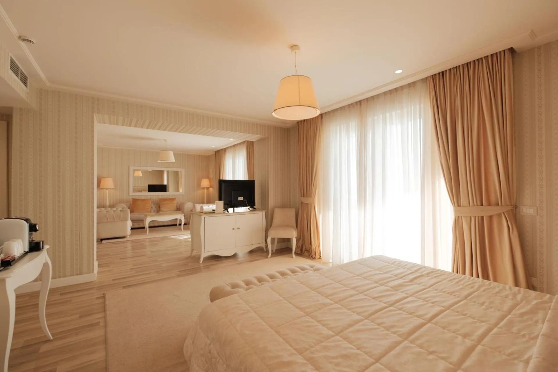 Living room, Bed in Palace Hotel & SPA