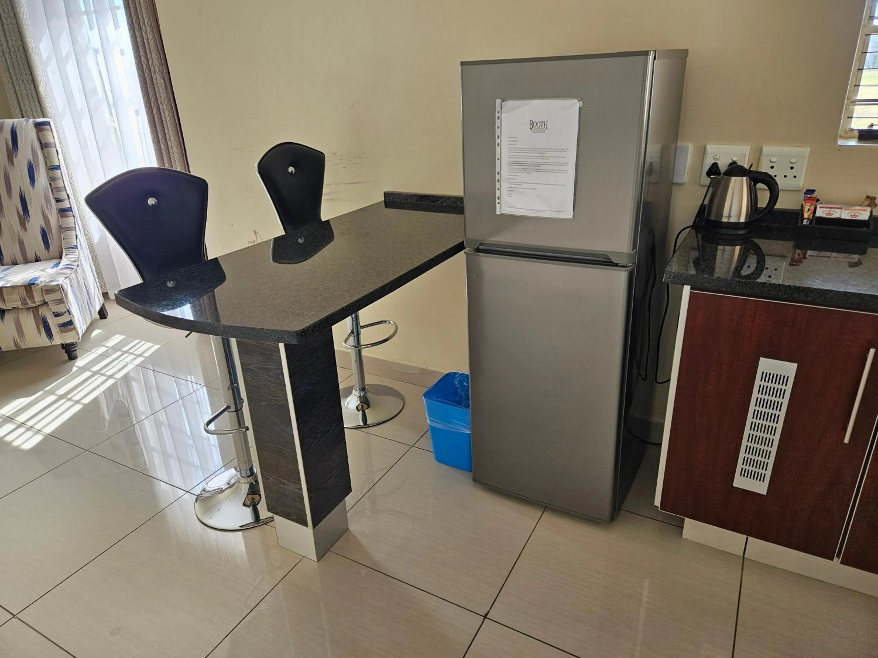 Kitchen or kitchenette in Booth Suite Hotel Mafikeng