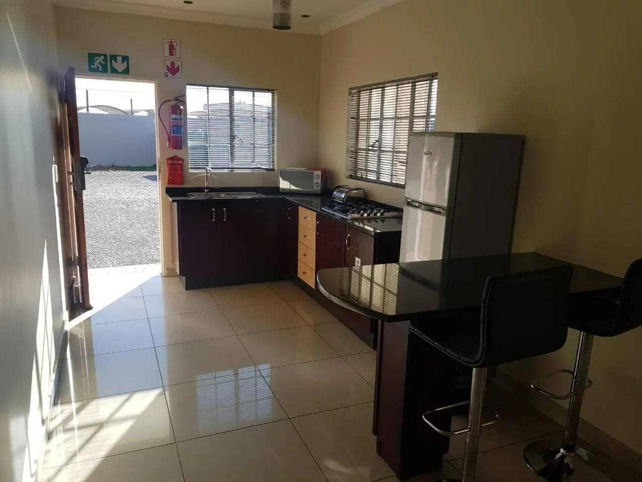 Kitchen or kitchenette in Booth Suite Hotel Mafikeng
