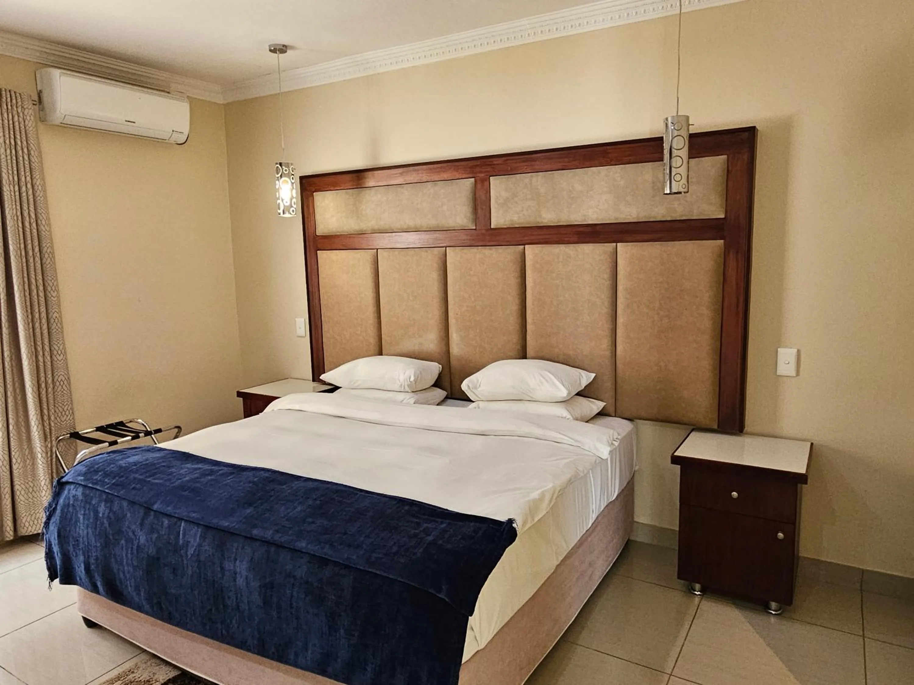 Bed in Booth Suite Hotel Mafikeng