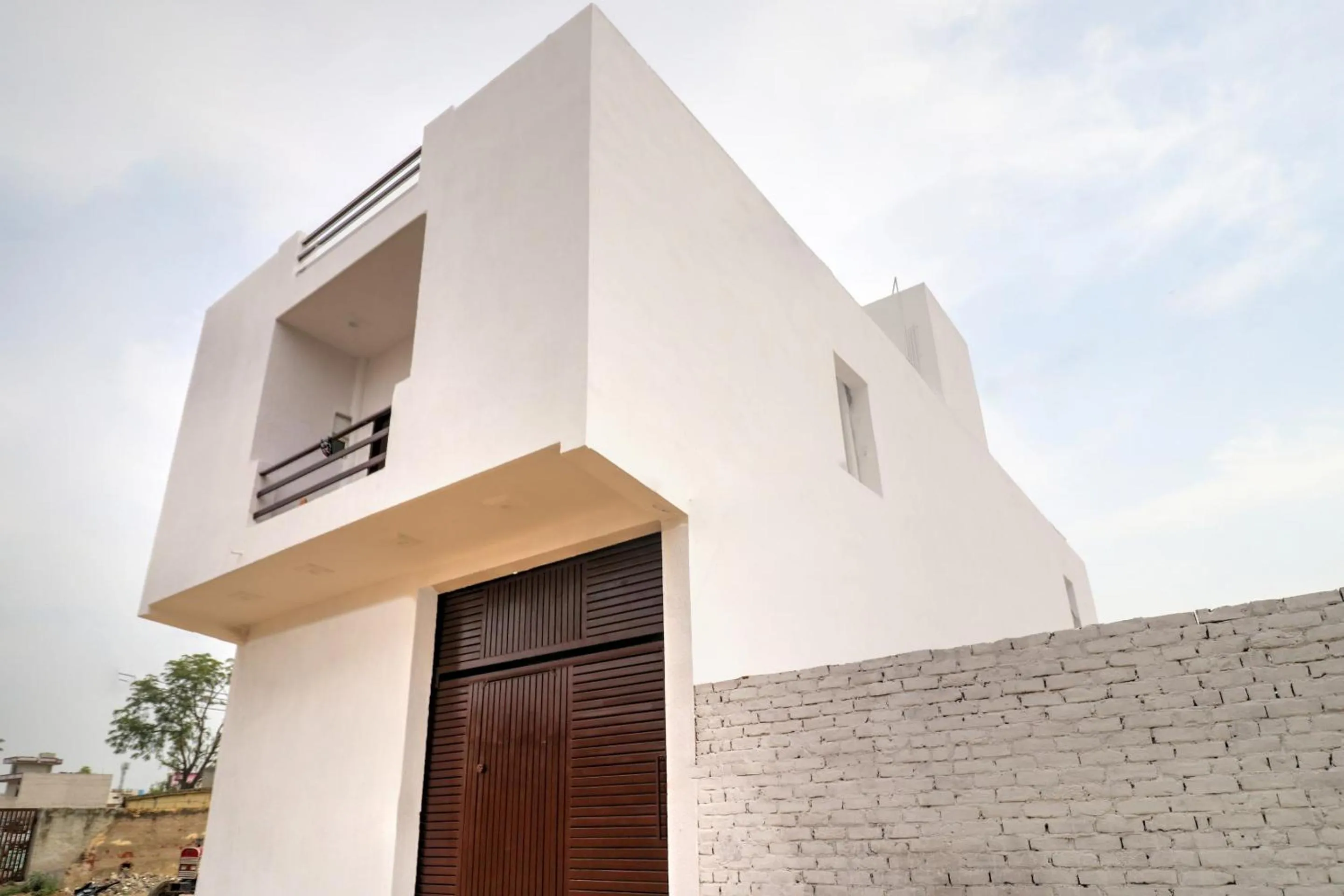 Facade/entrance in Hotel O White House