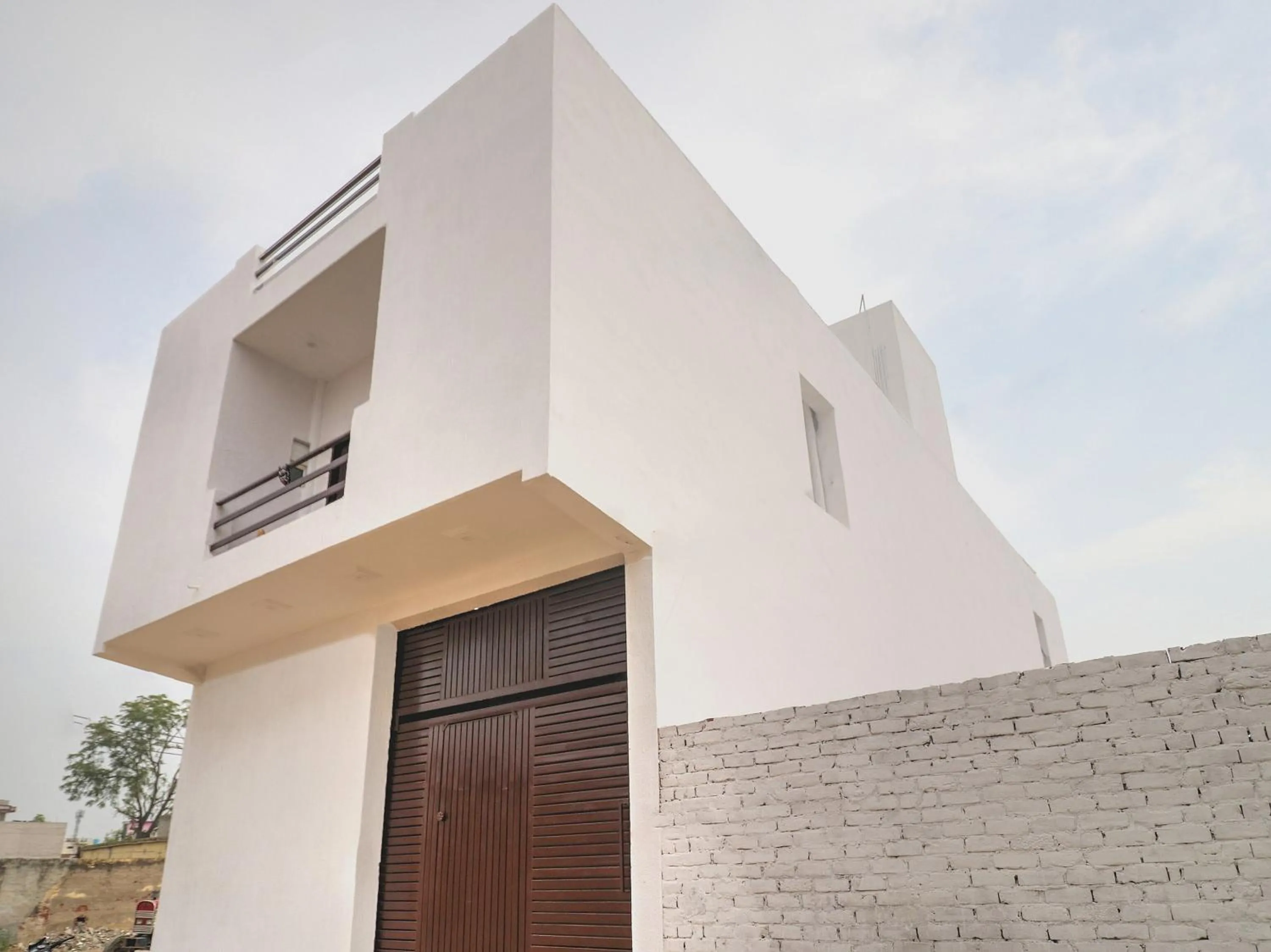 Facade/entrance in Hotel O White House