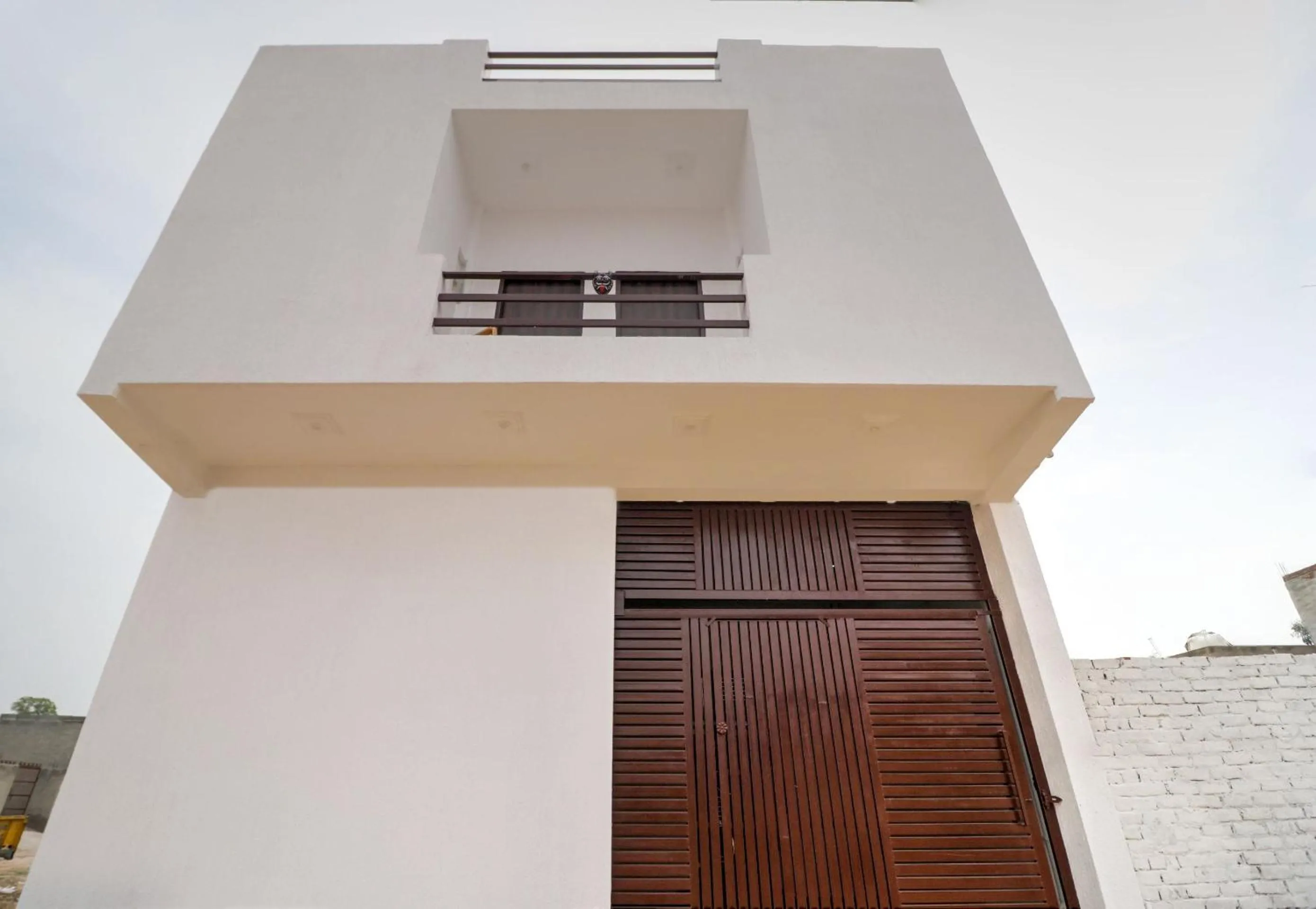 Facade/entrance in Hotel O White House