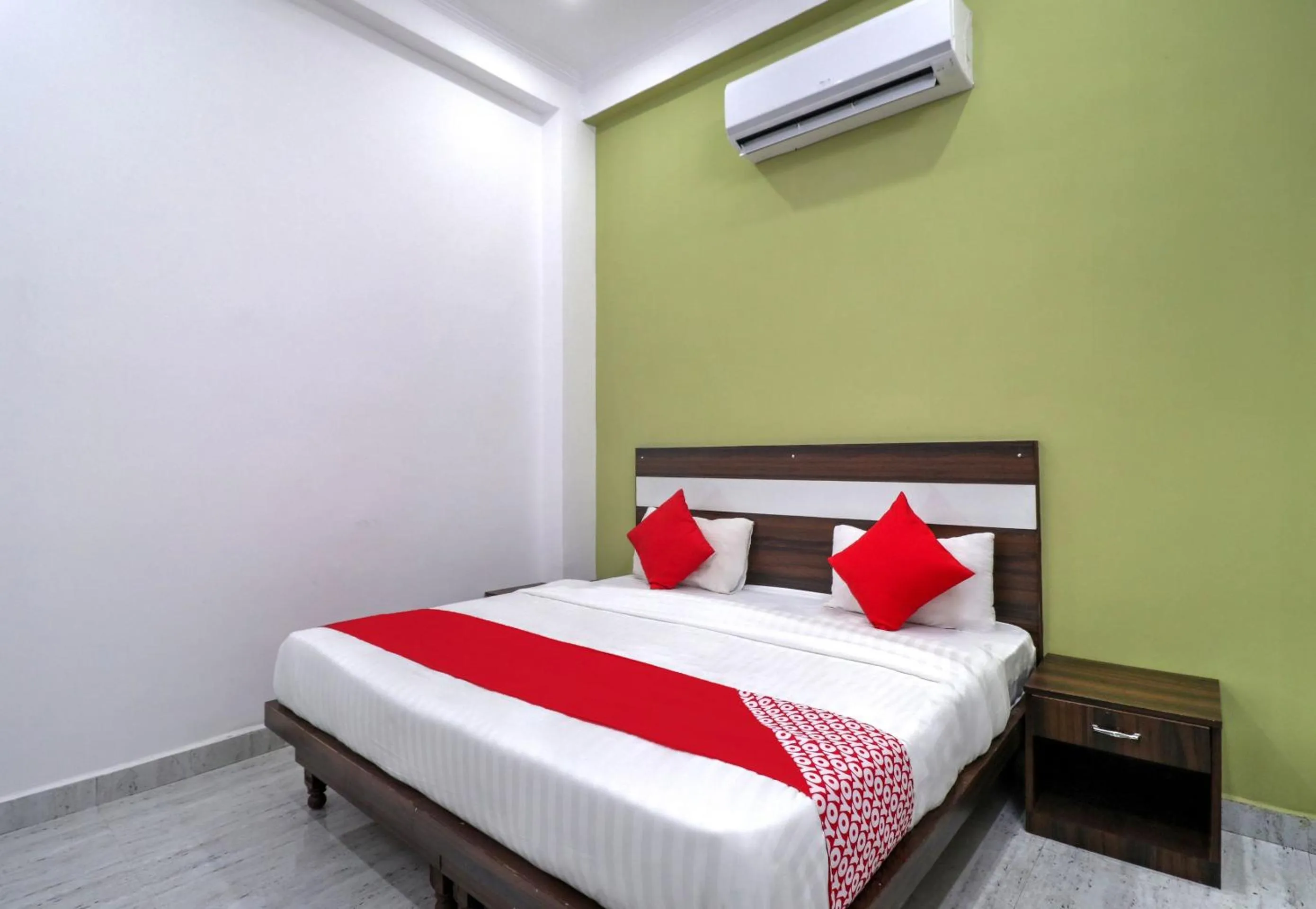 Facade/entrance in Hotel O White House