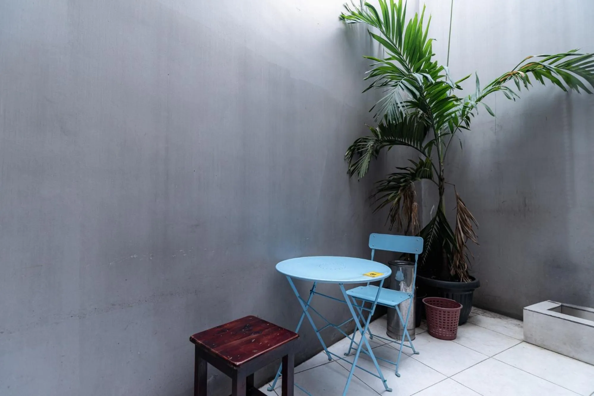 Seating area in RedDoorz near Puri Indah Lippo Mall 2