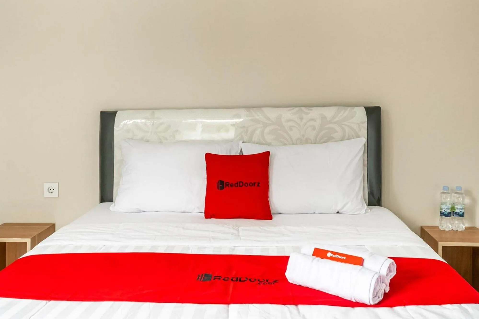 Bed in RedDoorz near Puri Indah Lippo Mall 2