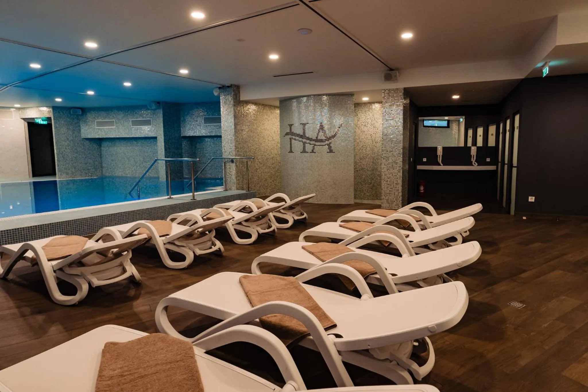 Swimming pool in Hotel Aventus