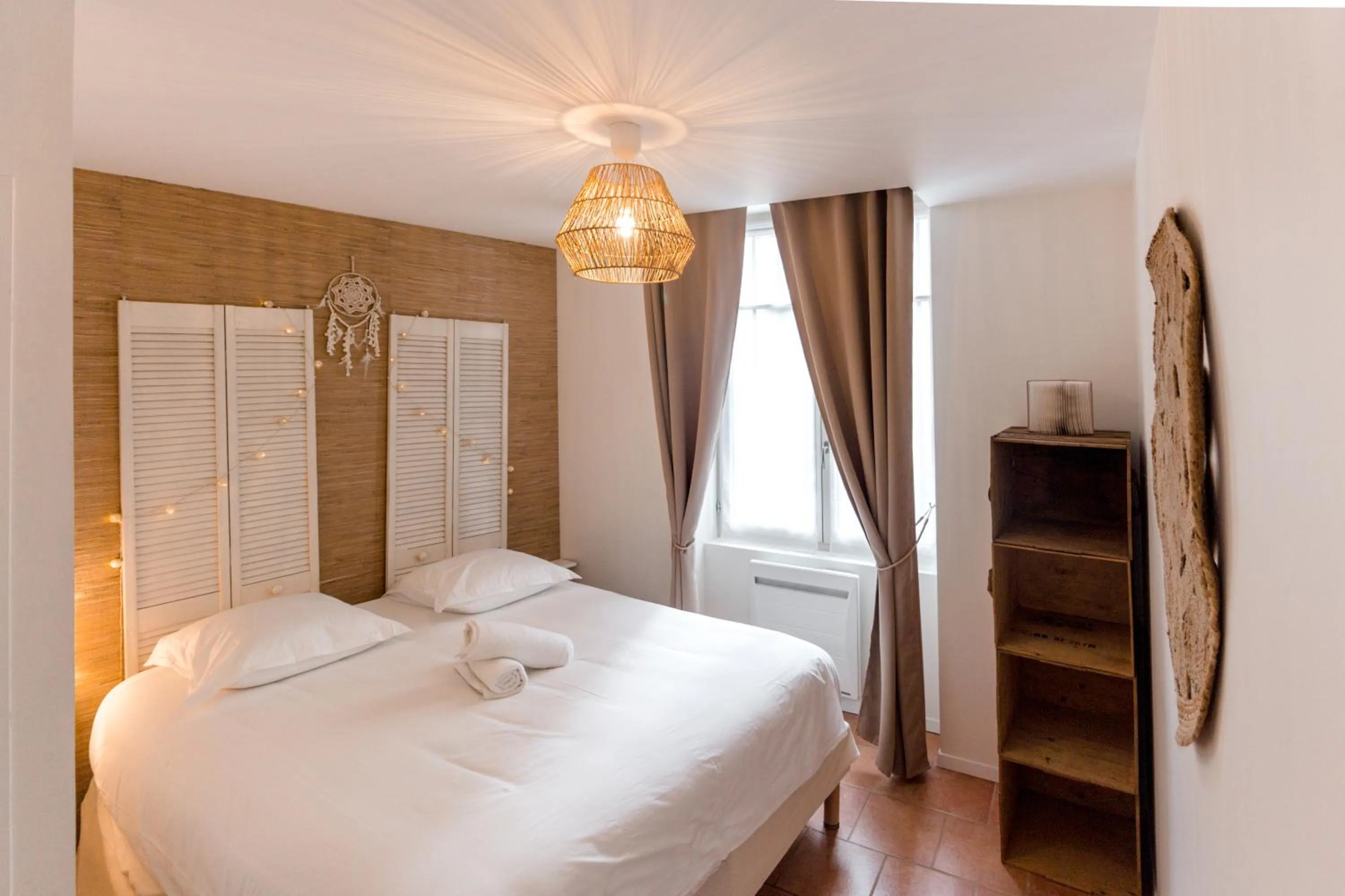 Bedroom, Bed in Au Bourg Neuf