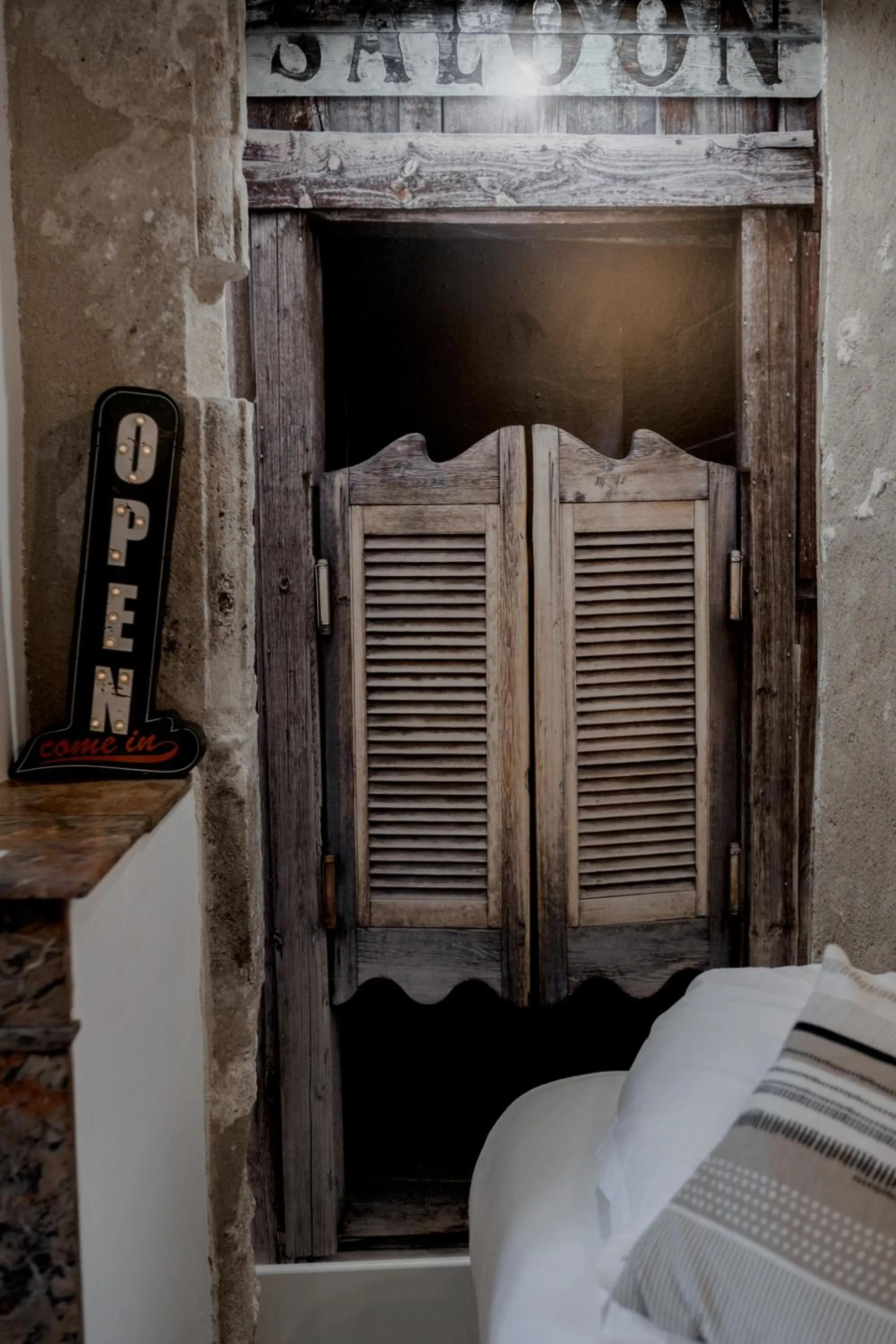 Decorative detail, Bed in Au Bourg Neuf