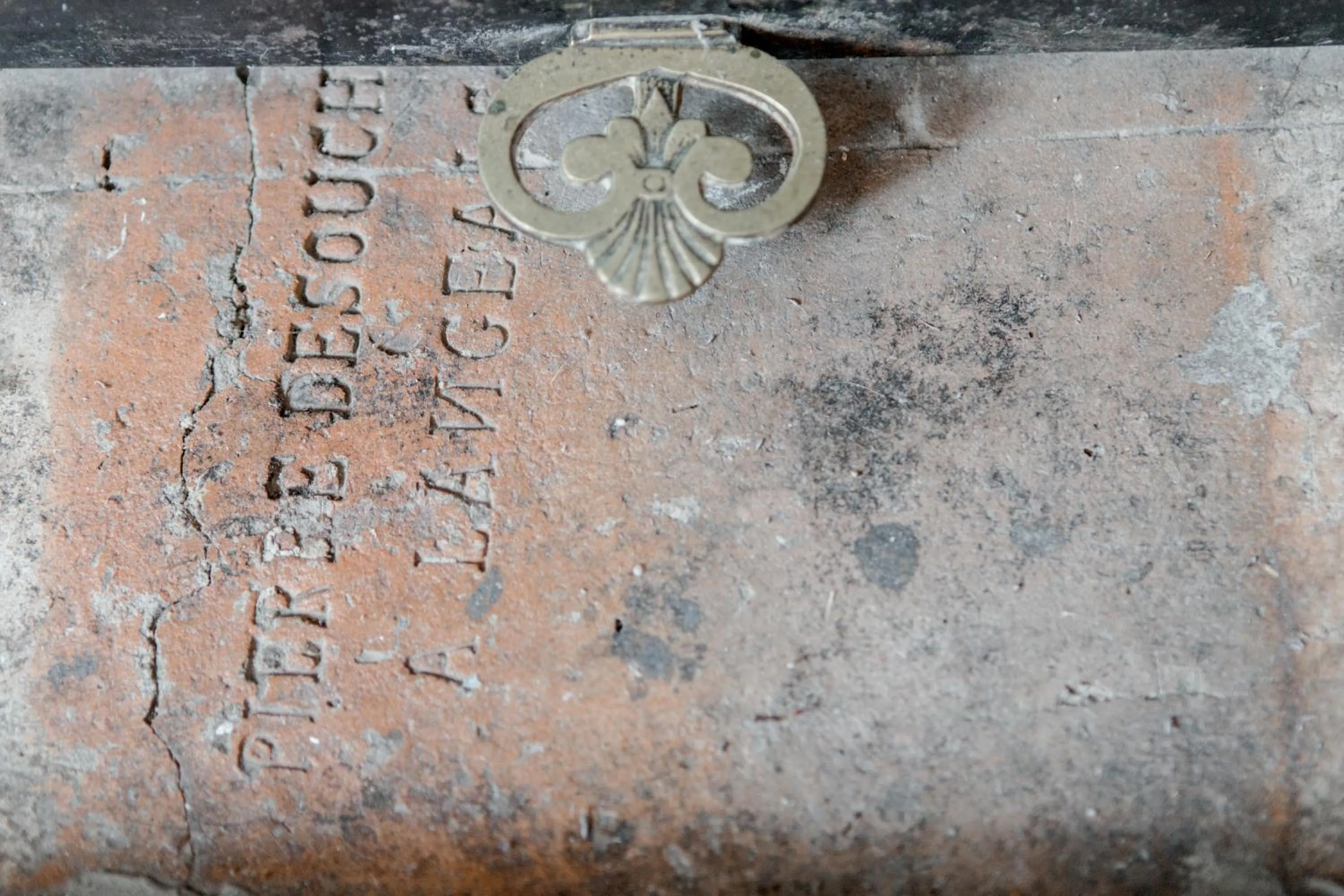 Decorative detail in Au Bourg Neuf