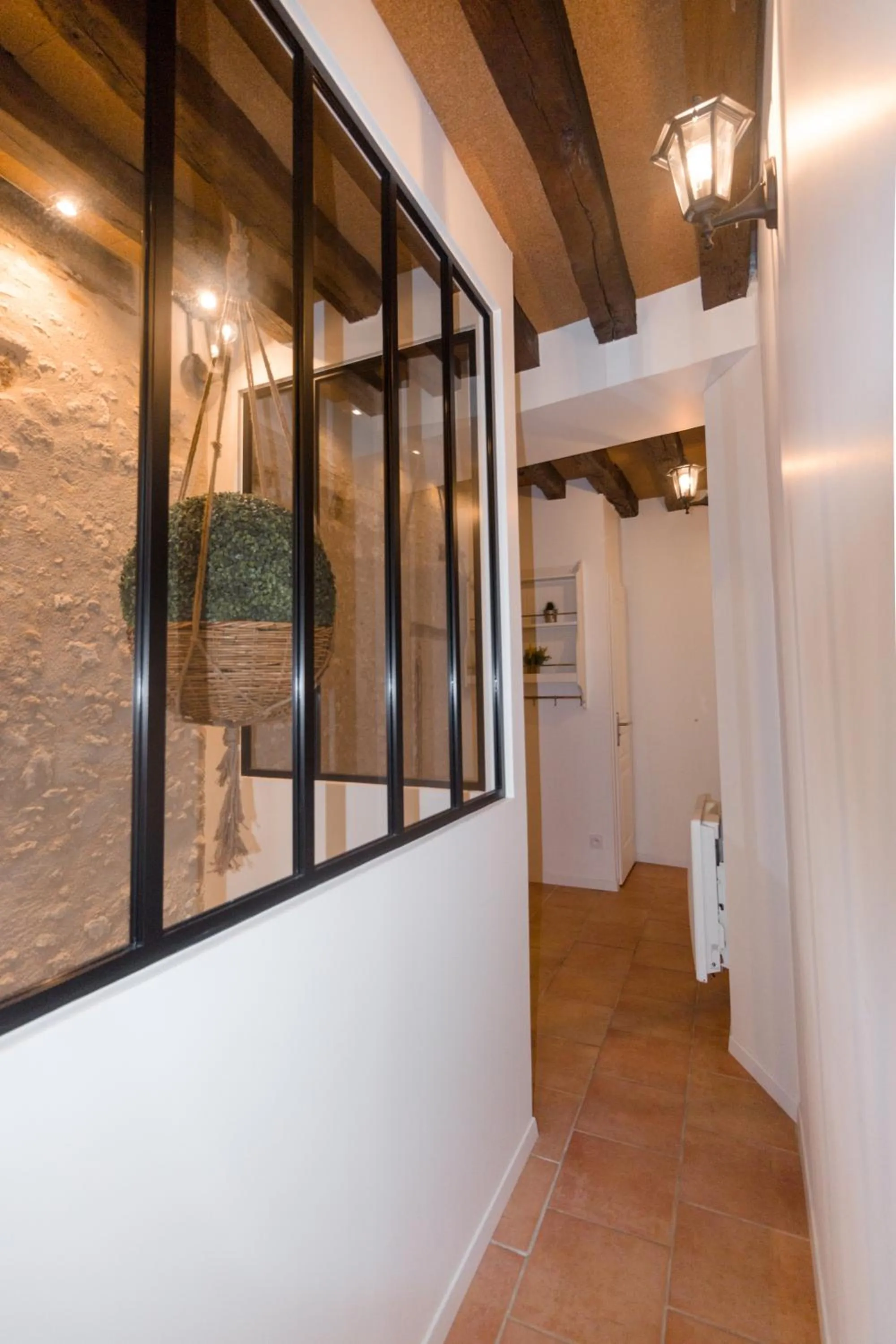 Decorative detail in Au Bourg Neuf