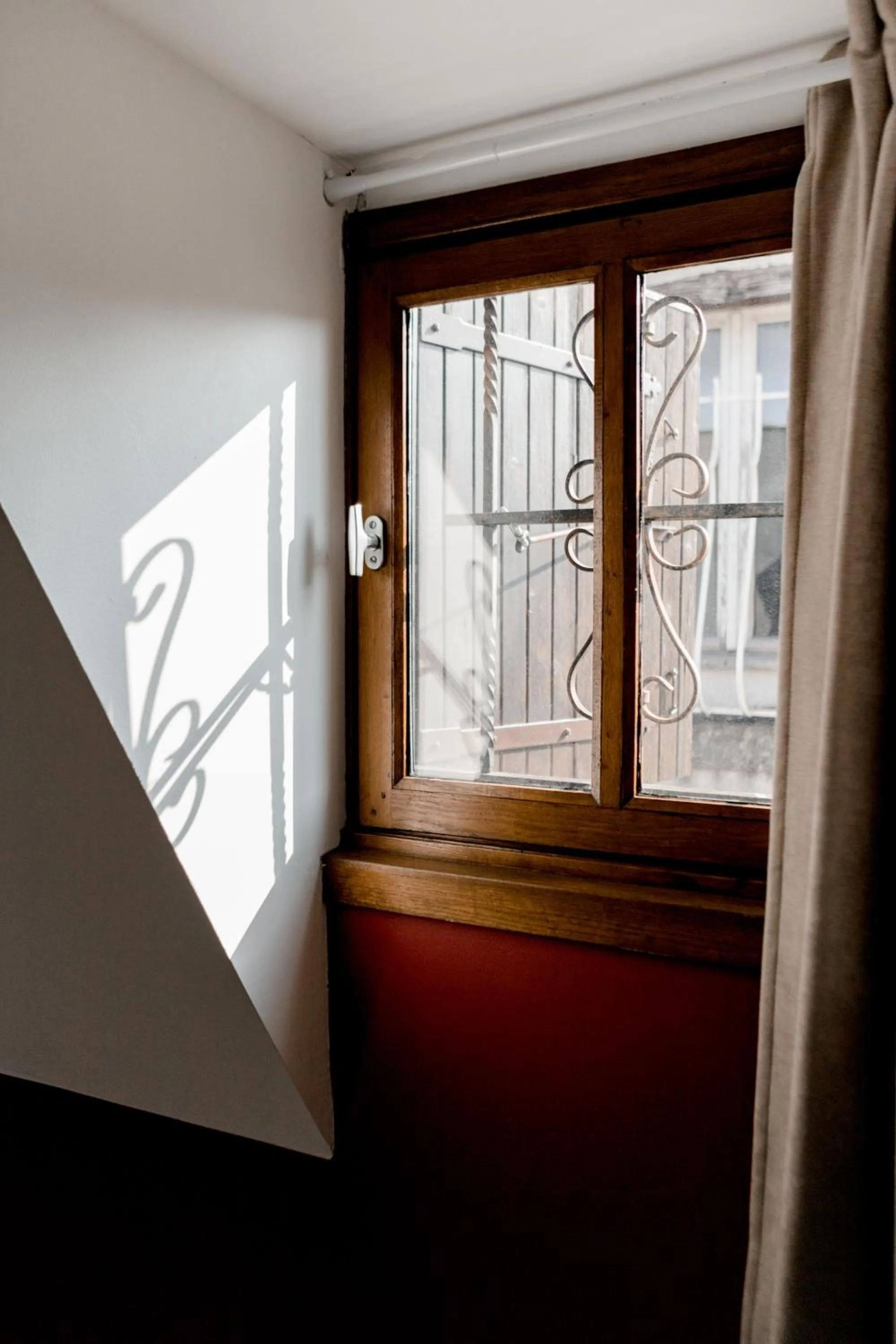 Decorative detail in Au Bourg Neuf