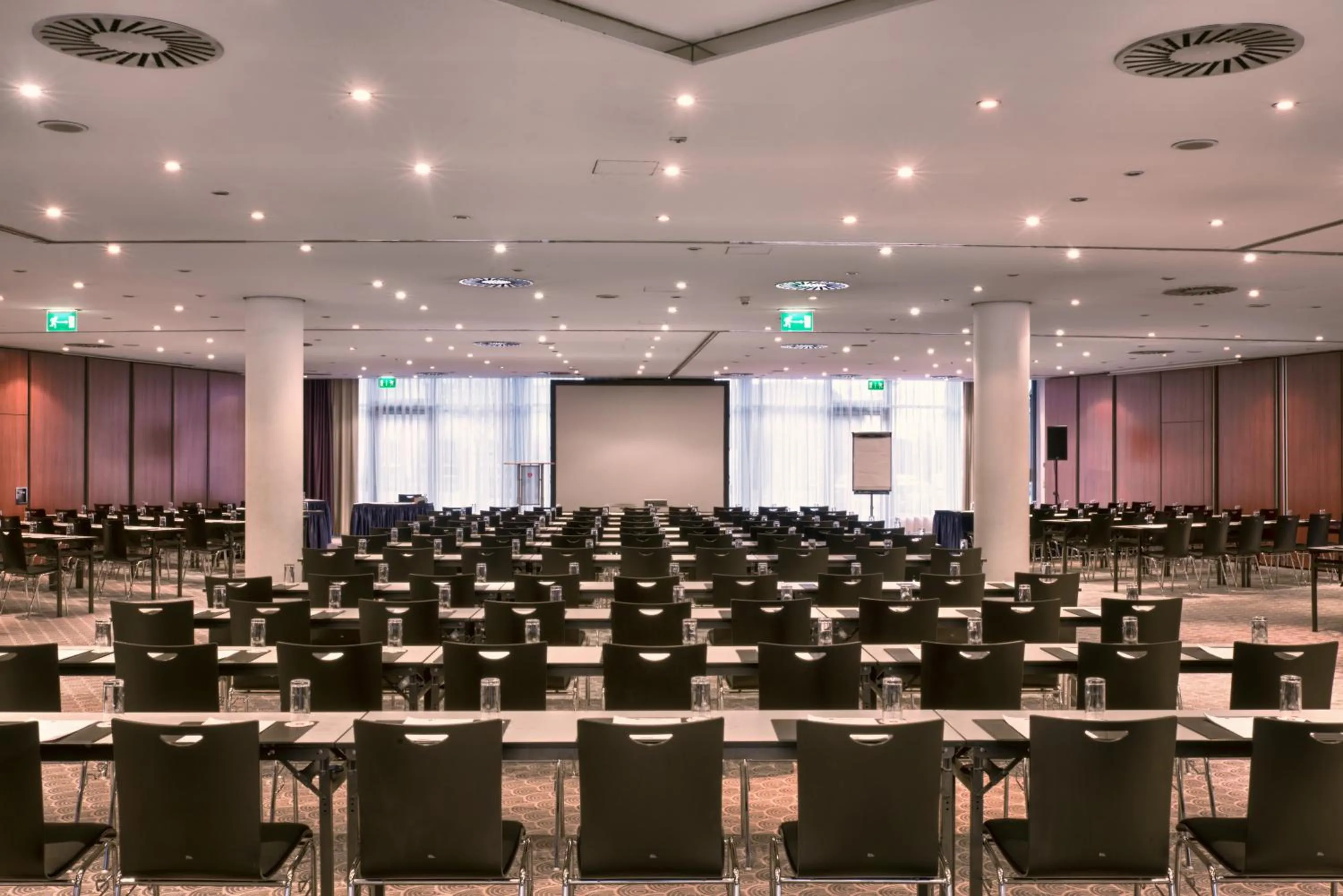 Business facilities in Ramada by Wyndham Dresden