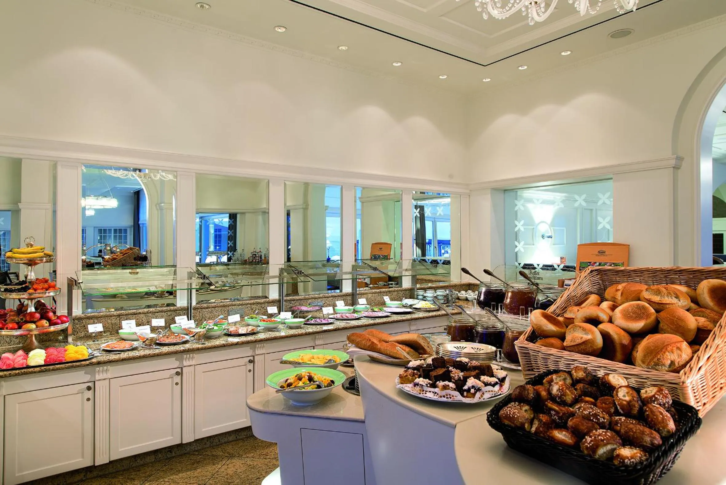 Restaurant/places to eat in A-ROSA Kurhaus Binz