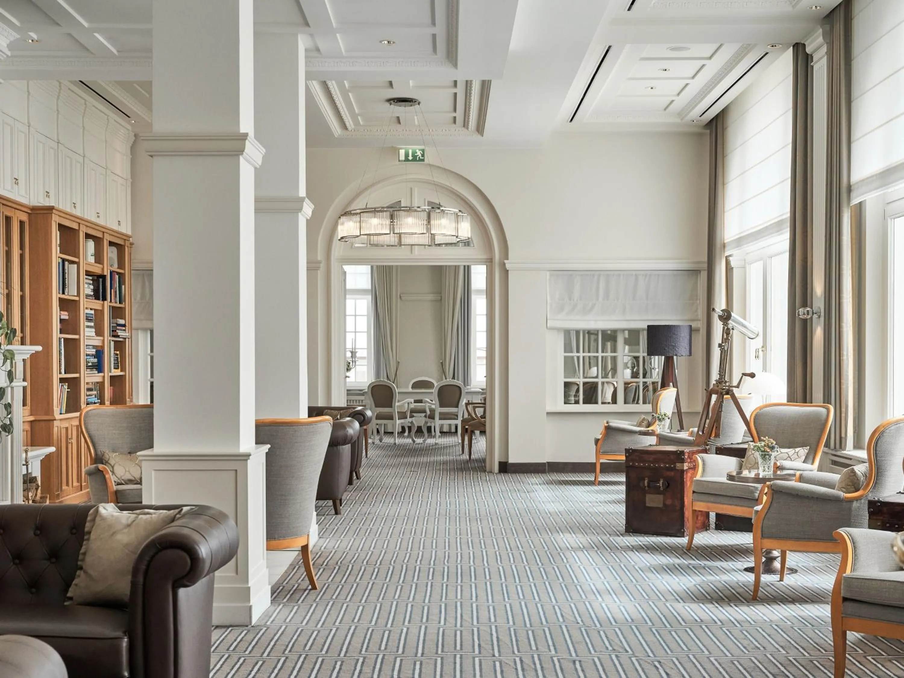 Lounge or bar in A-ROSA Kurhaus Binz