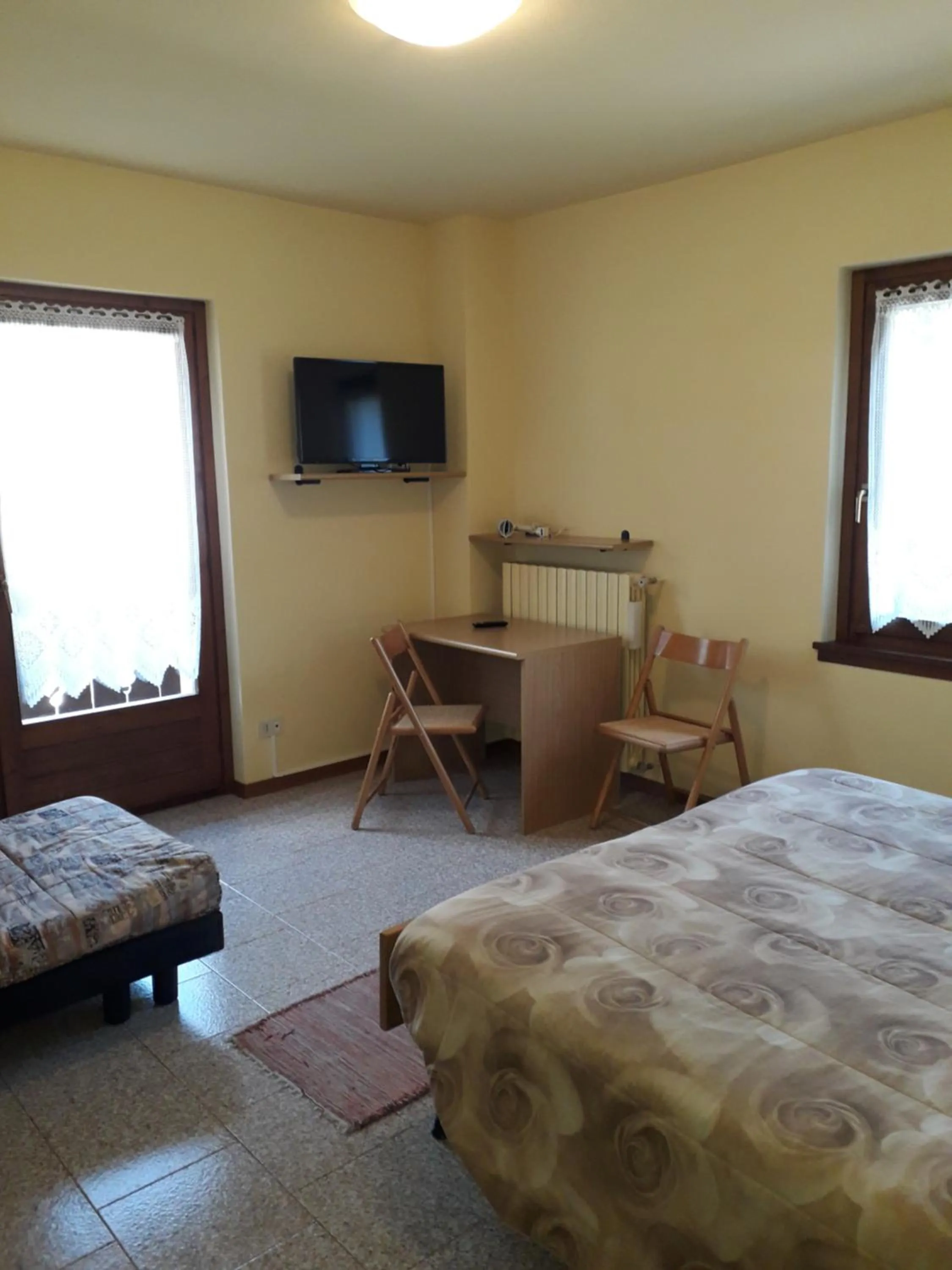 Bedroom, Bed in Residence Iris BeB