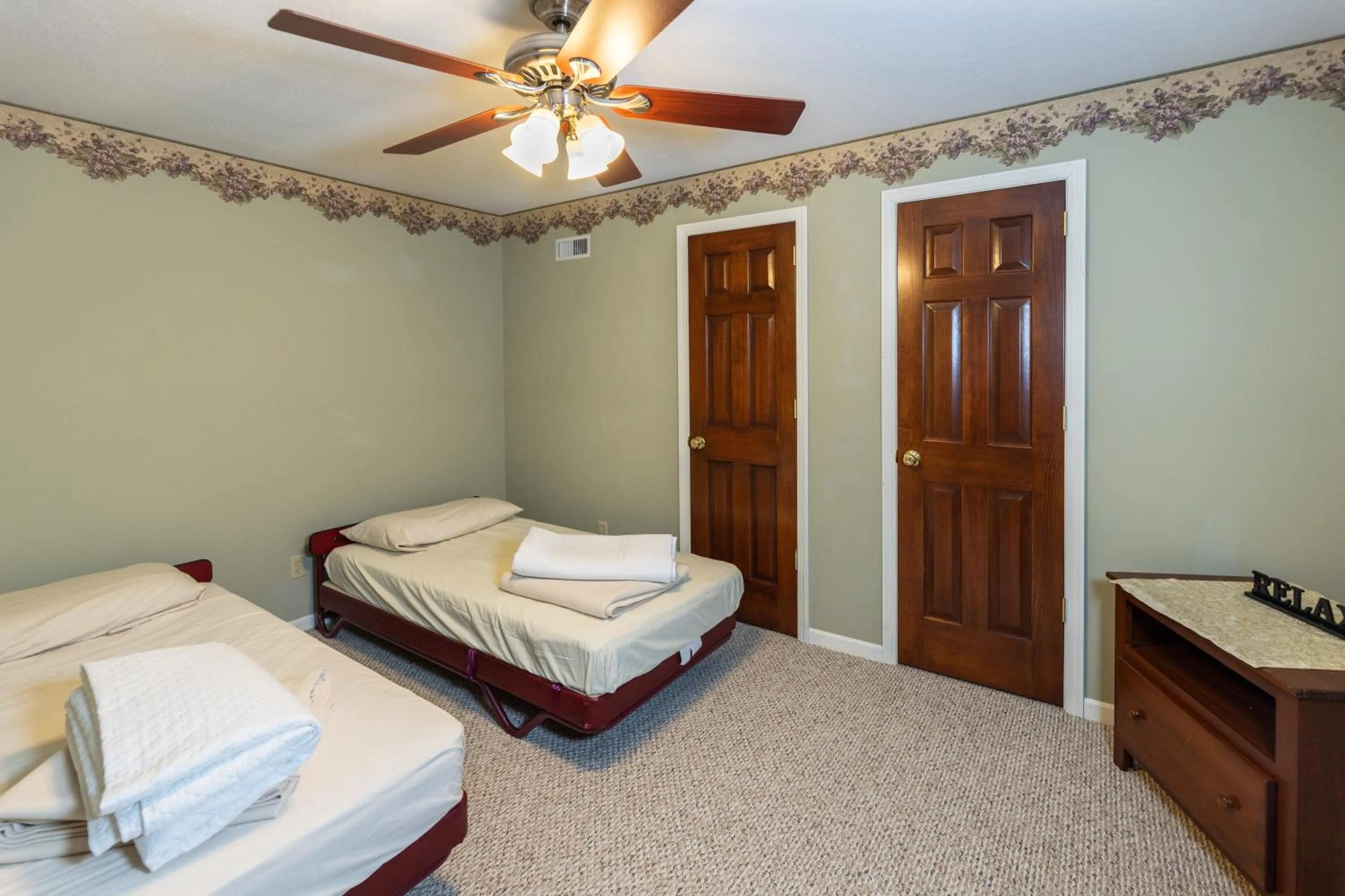 Bed in Hillside Villa Ohio